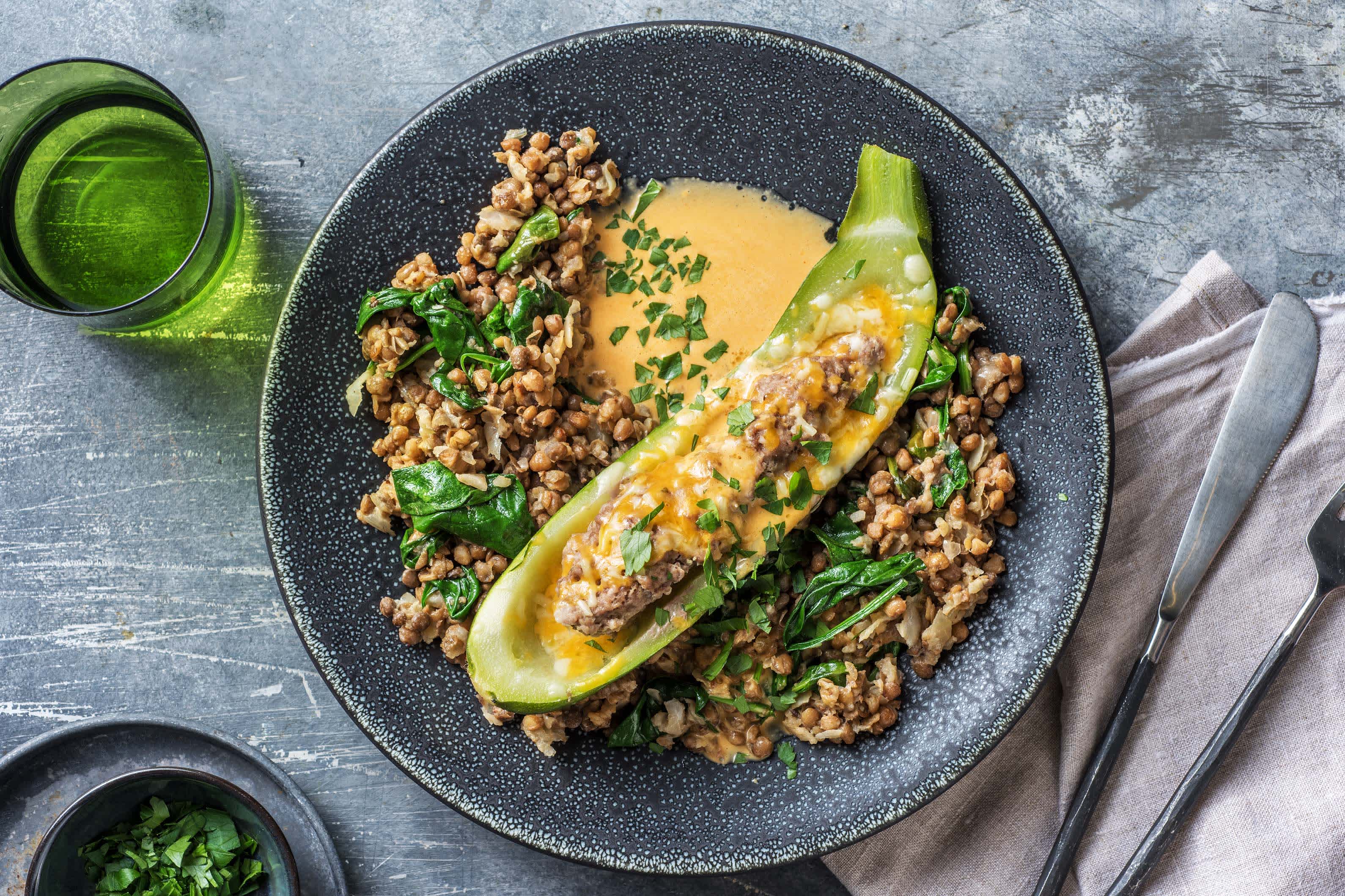 Gefüllte Zucchini mit Hack und Butterlinsen Rezept | HelloFresh