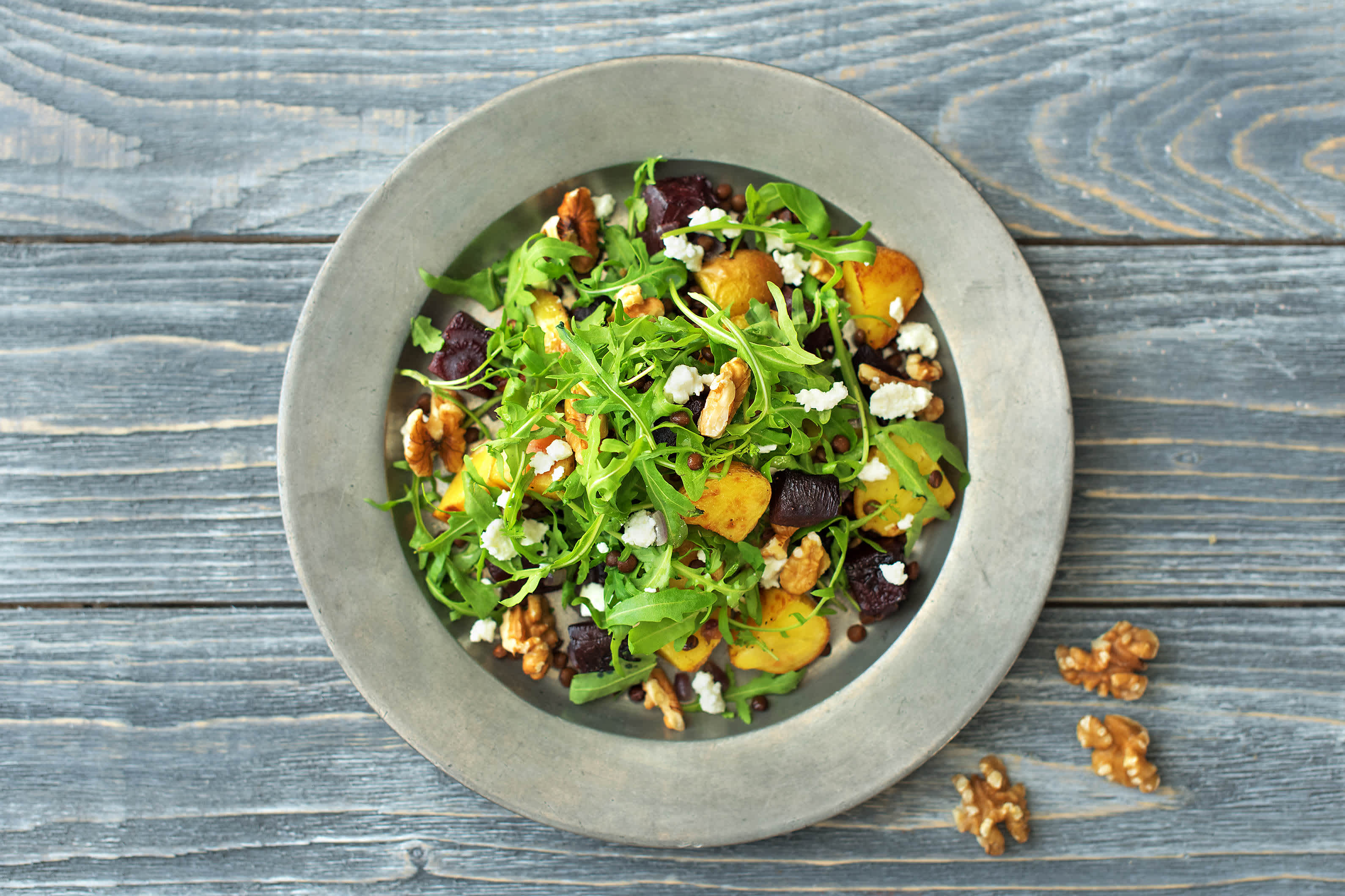 Salat mit Roter Bete, Ziegenkäse und Walnüssen Rezept | HelloFresh Salat mit Roter Bete, Ziegenkäse und Walnüssen Rezept | HelloFresh