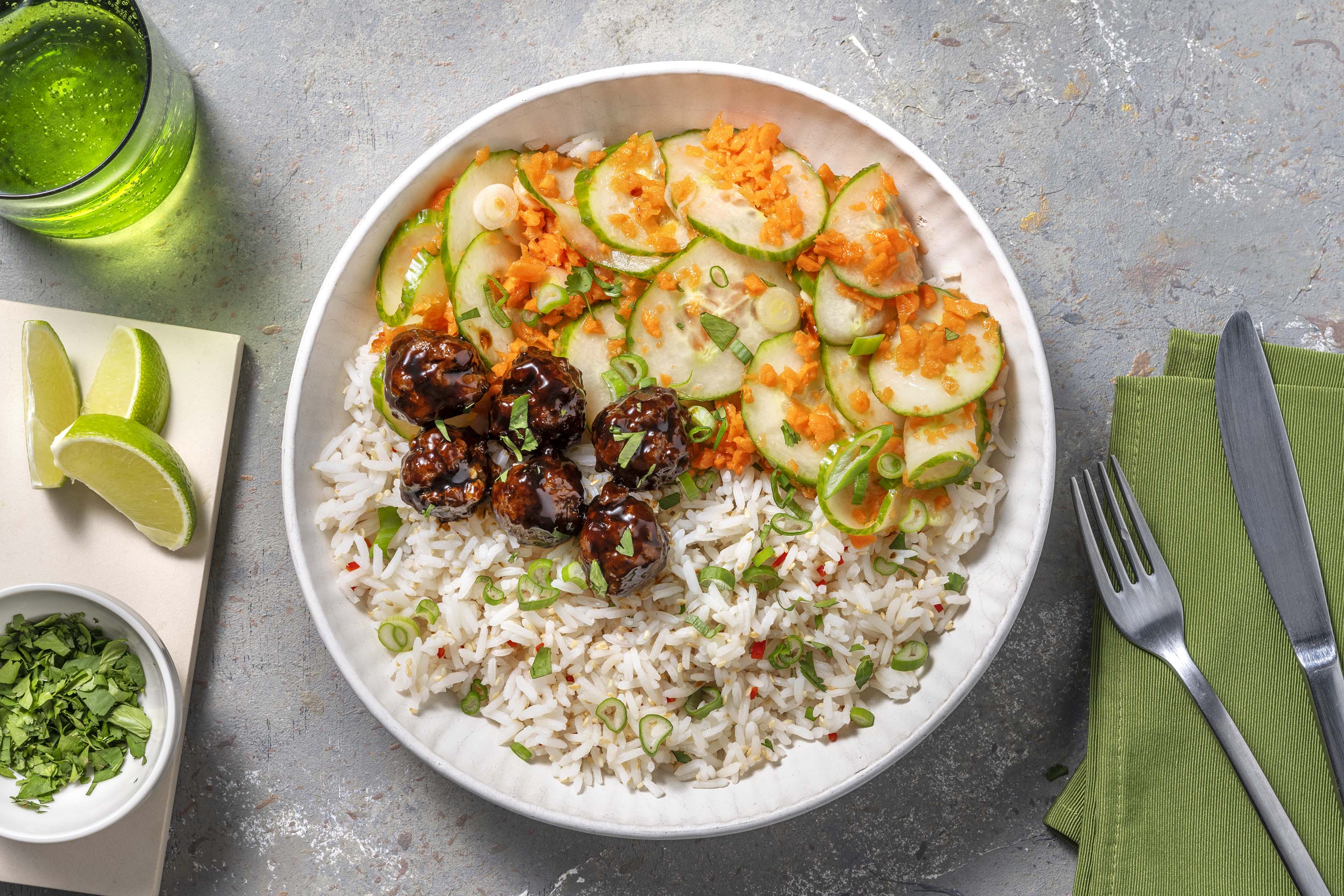 Glasierte asiatische Rindfleischbällchen Rezept | HelloFresh