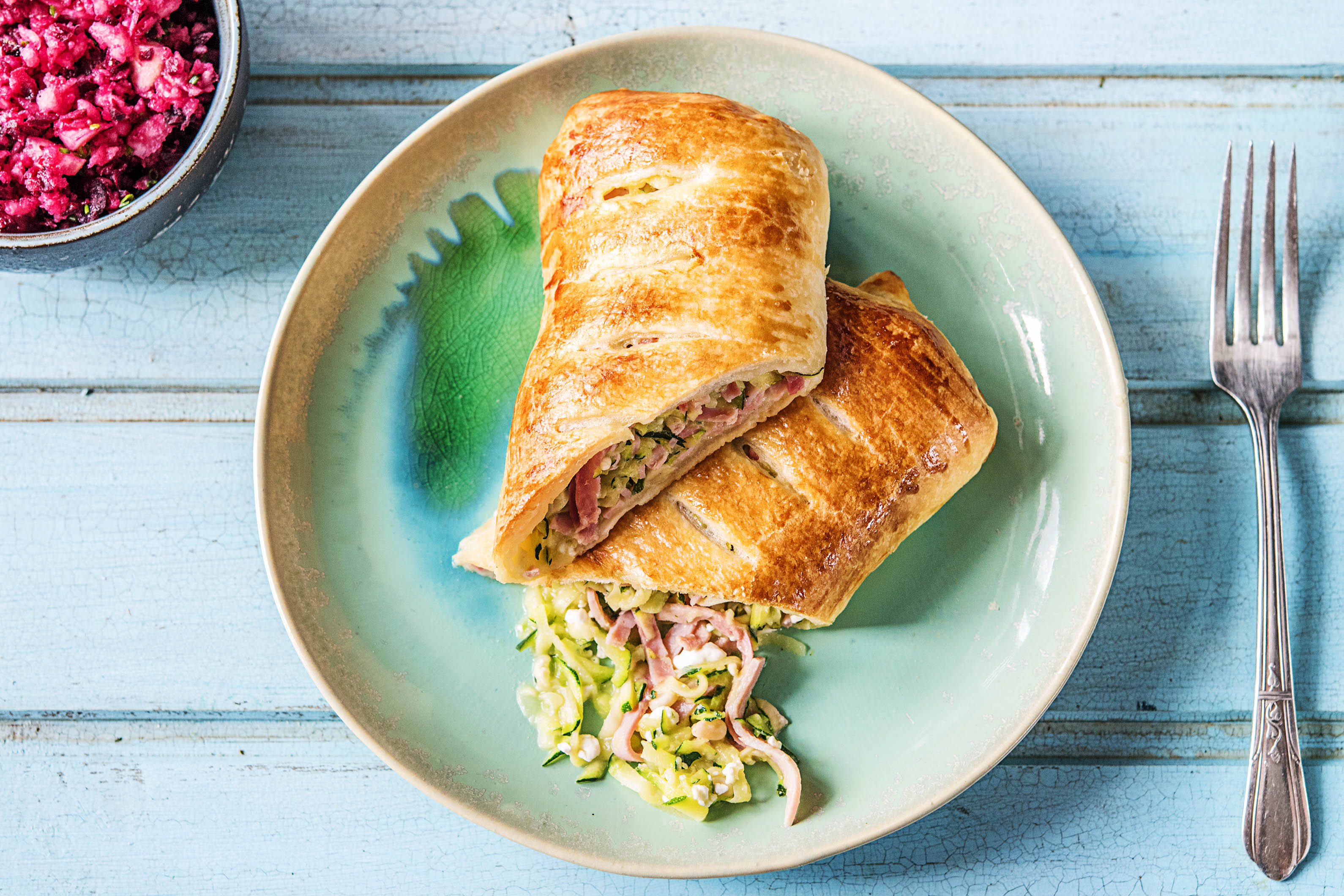 Goldbrauner Schinken-Zucchini-Strudel Rezept | HelloFresh
