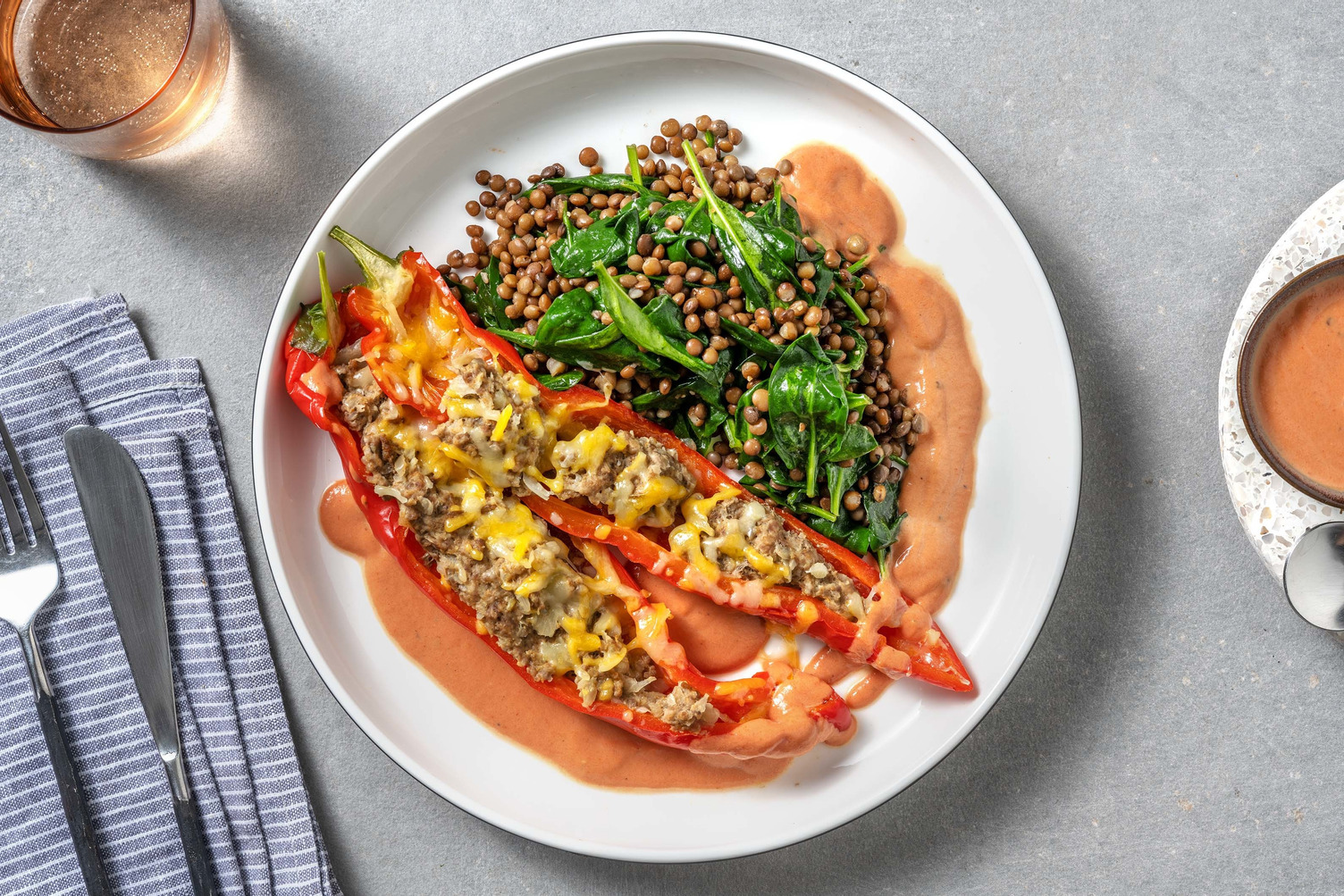 Gratinierte Spitzpaprika mit Hackfüllung Rezept | HelloFresh