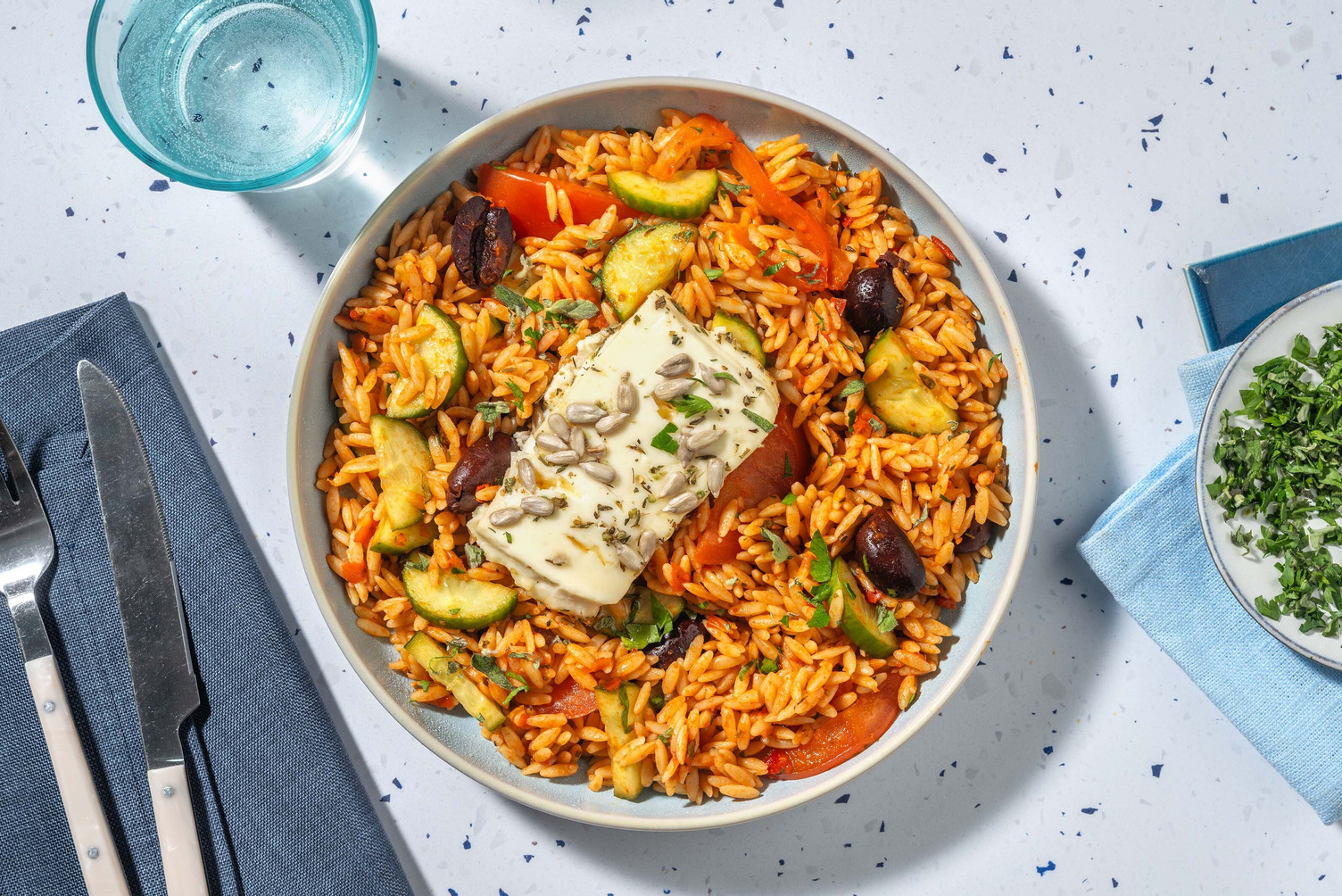 Griechischer Orzo-Salat mit Kalamata-Oliven Rezept | HelloFresh