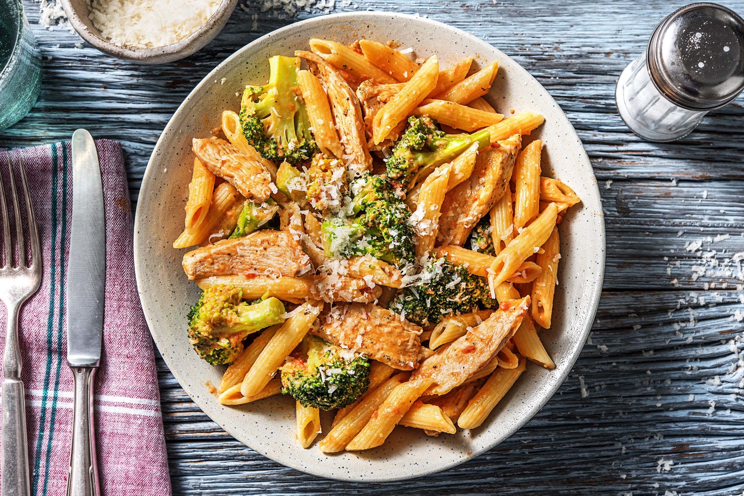 Penne mit Hähnchen und Brokkoli Rezept | HelloFresh