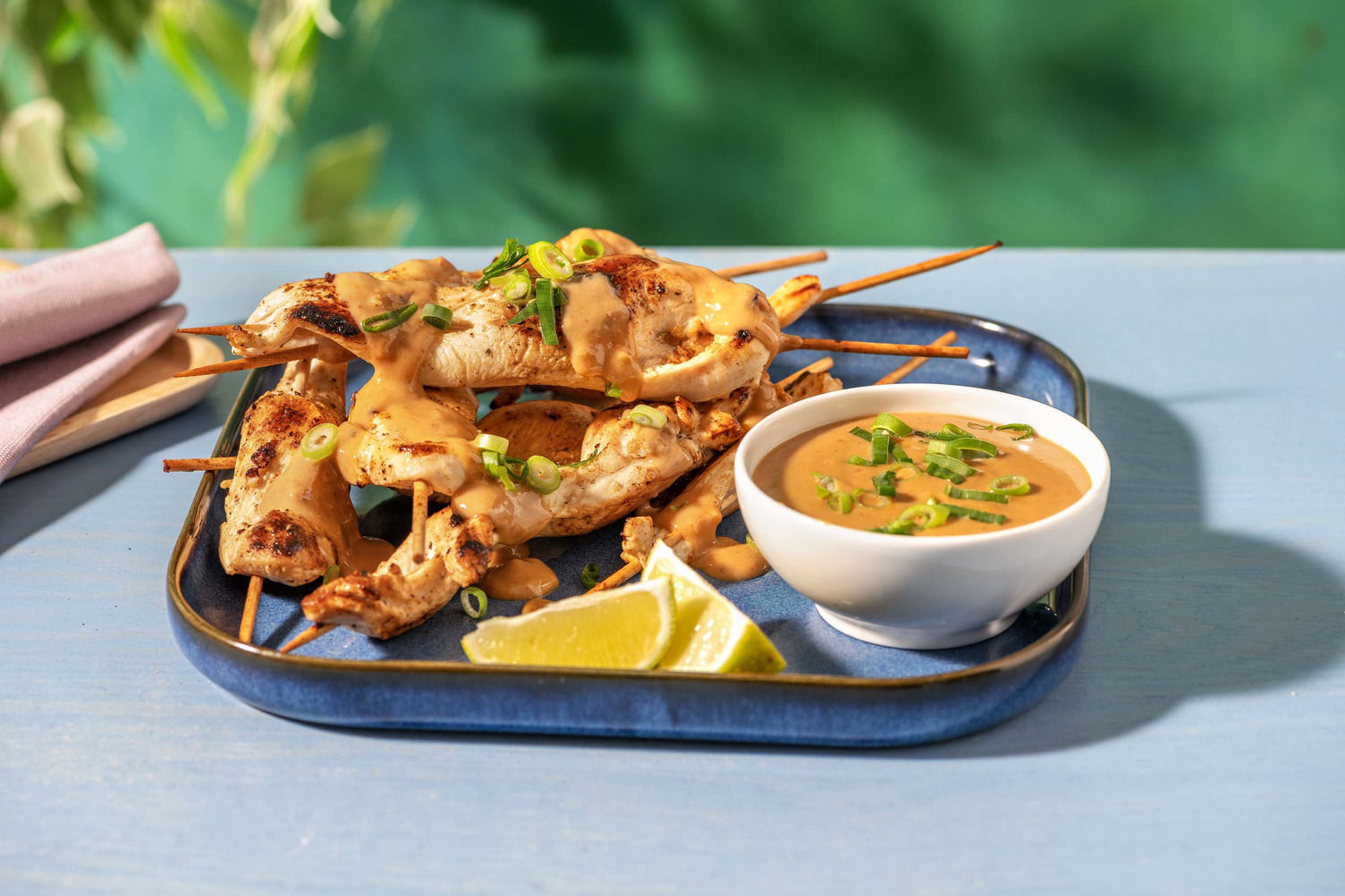 Hähnchen-Satay-Spieße mit Erdnussdip Rezept | HelloFresh Hähnchen-Satay-Spieße mit Erdnussdip Rezept | HelloFresh