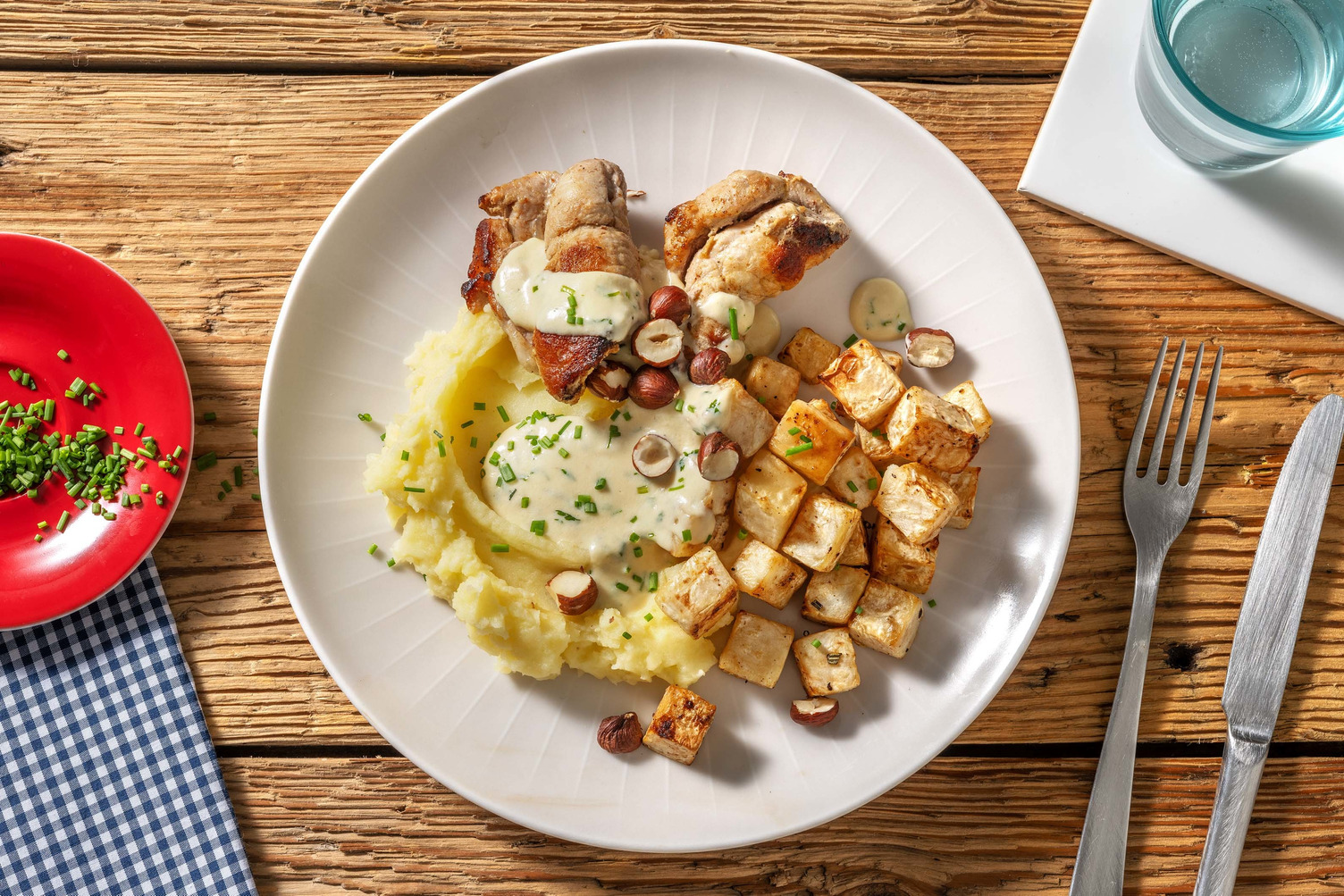 Schnitzelröllchen mit Selleriewürfeln Rezept | HelloFresh