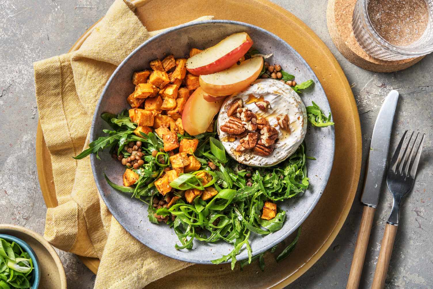 Honig-gebackener Camembert mit Pekannüssen Rezept | HelloFresh