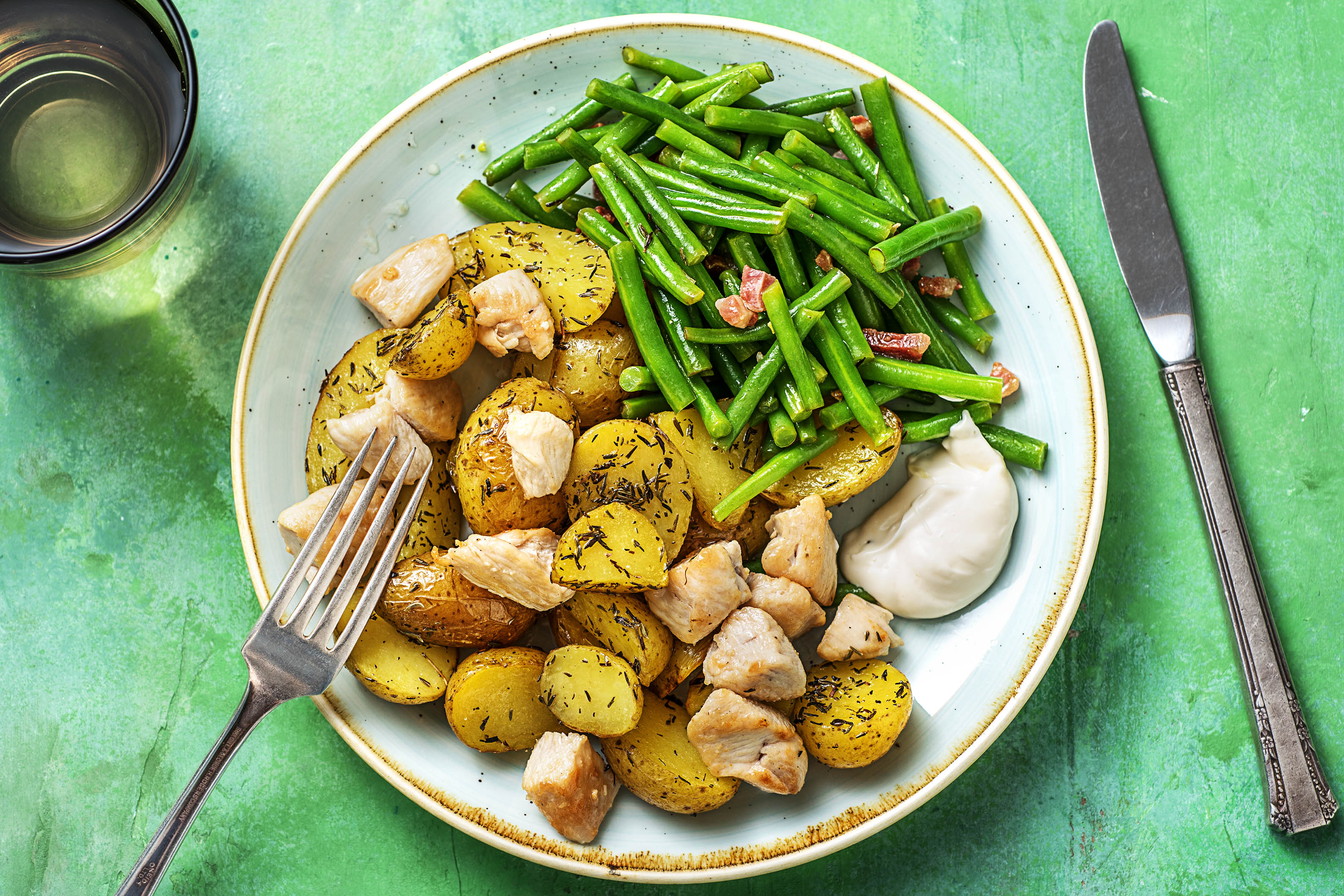 Poulet, pommes de terre au thym et mayonnaise au citron Recette