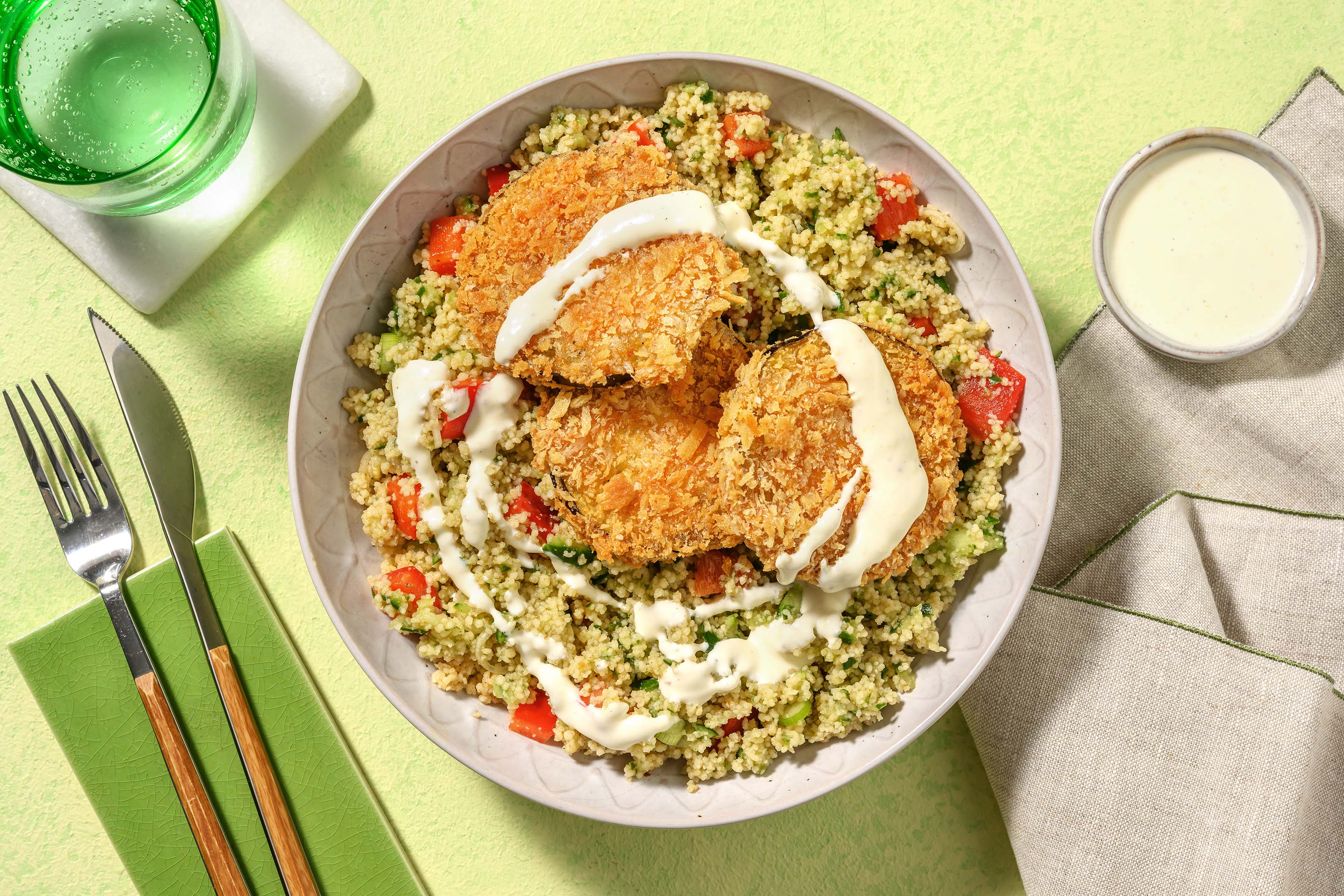 KnusperAubergine mit CouscousSalat Rezept HelloFresh