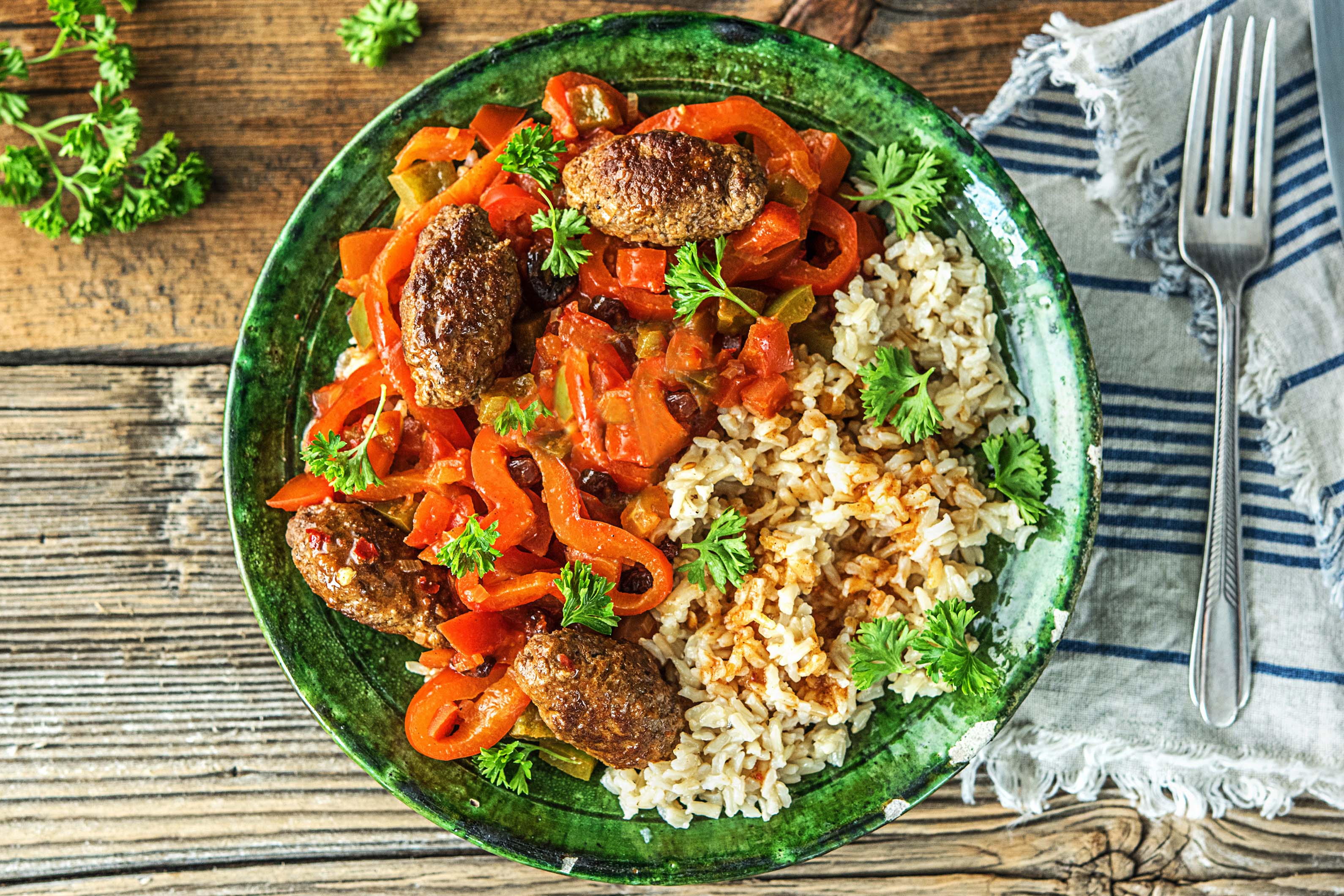 Kruidige Köfte In Zoet-Pittige Saus Recept | Hellofresh