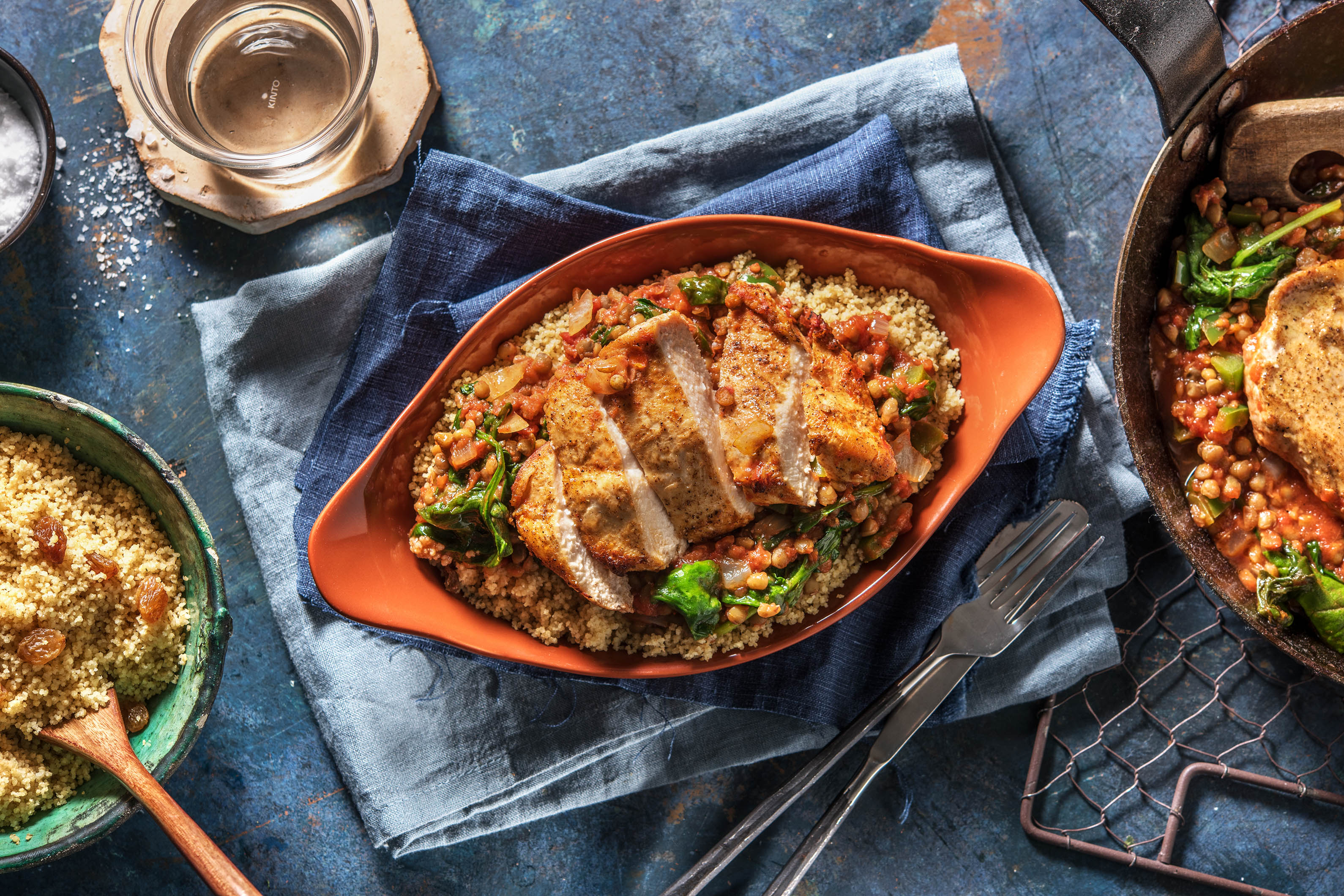 Filet de poulet épicé à la marocaine et mijoté de lentilles et tomates ...