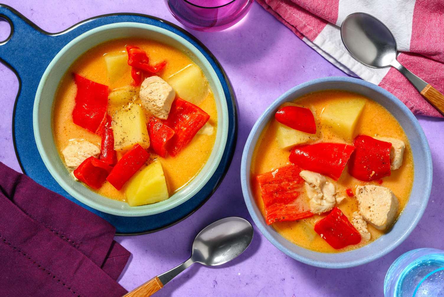 Hähnchen-Kartoffel-Gulasch mit Spitzpaprika Rezept | HelloFresh
