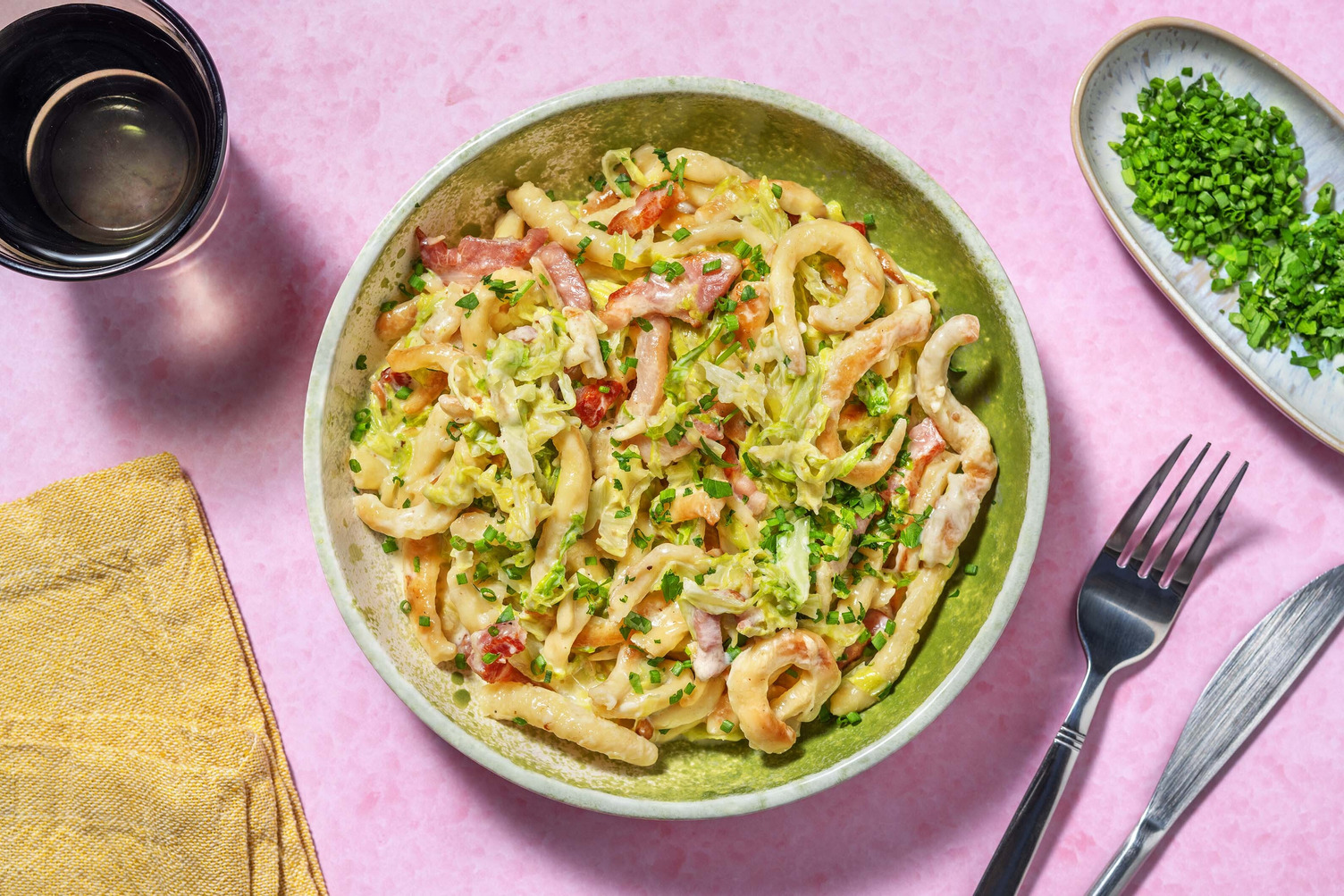 Marshall&amp;#39;s flammendes Käsespätzle-Abenteuer Rezept | HelloFresh