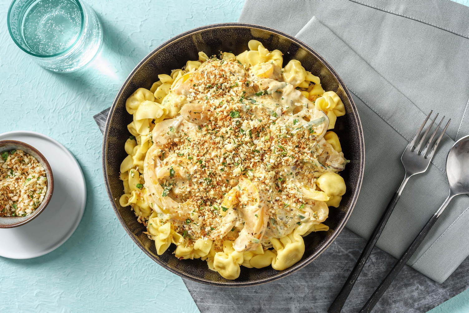 Mediterrane Fiorelli mit KräuterKäseBröseln Rezept HelloFresh