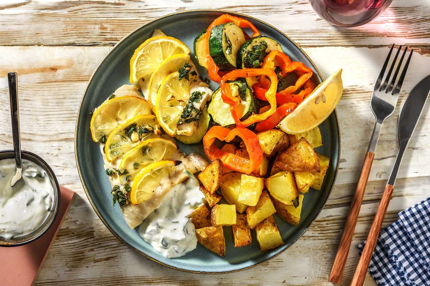 Zitroniger Fisch mit mediterranem Gemüse Rezept HelloFresh