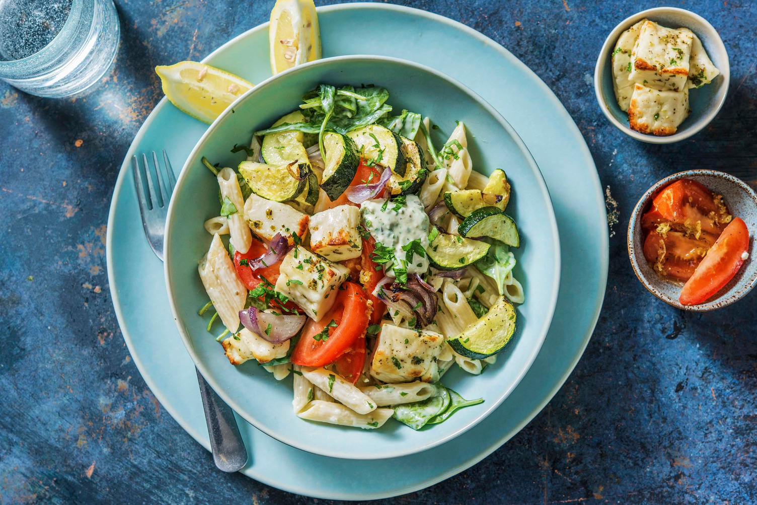 Griechischer Nudelsalat mit Halloumi Rezept | HelloFresh