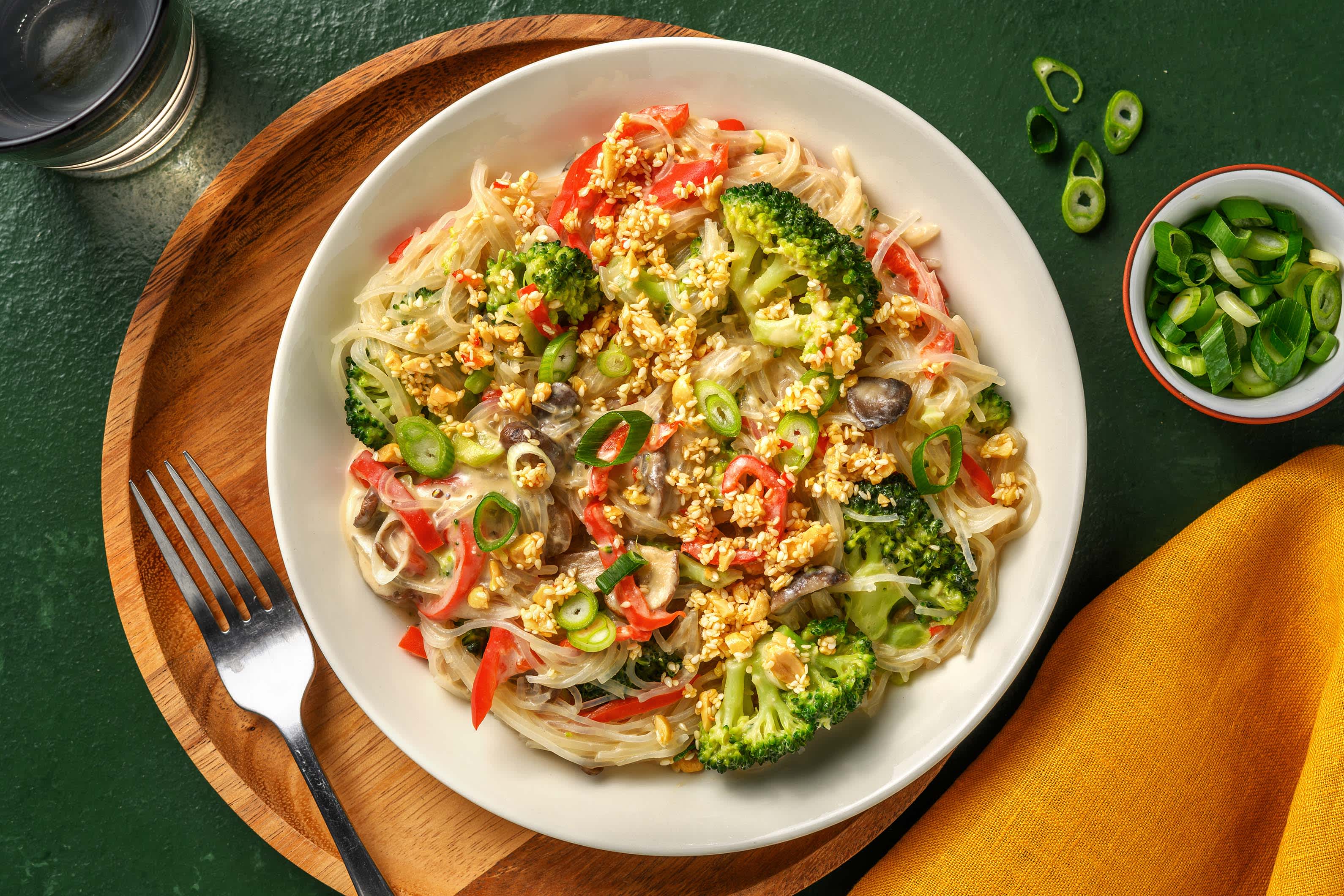 Glasnudeln in Miso-Erdnuss-Soße mit Knusper-Sesam Rezept | HelloFresh