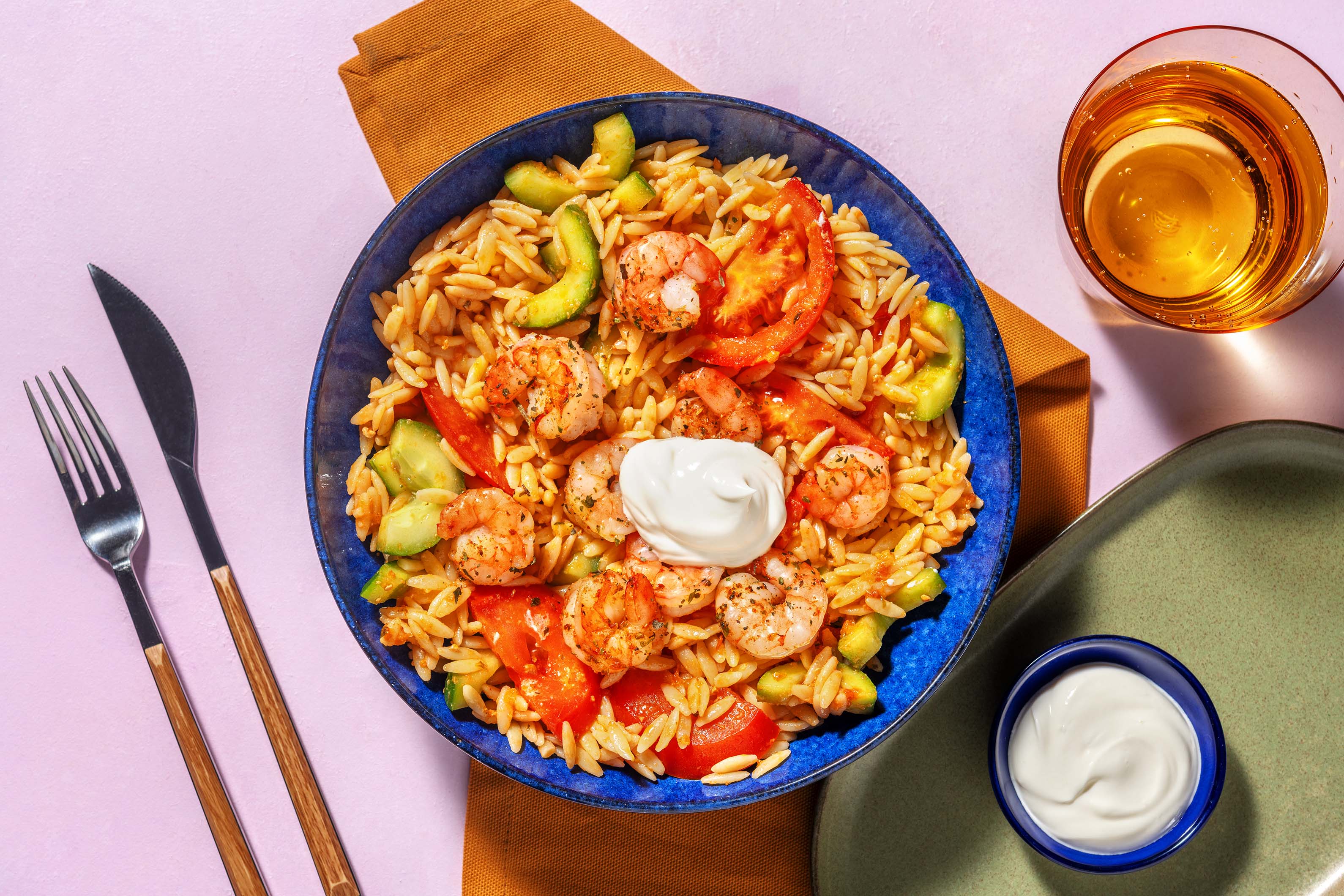 Orzo-Salat mit mediterran gewürzten Garnelen Rezept | HelloFresh