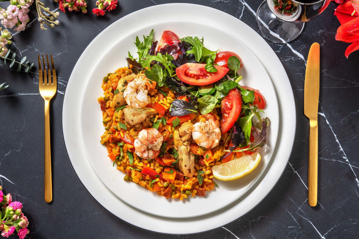 Paella met grote garnalen en kippendij Recept HelloFresh
