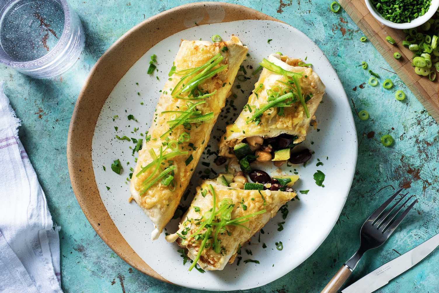 Pikante Enchiladas in weiße Soße Rezept | HelloFresh Pikante Enchiladas in weiße Soße Rezept | HelloFresh