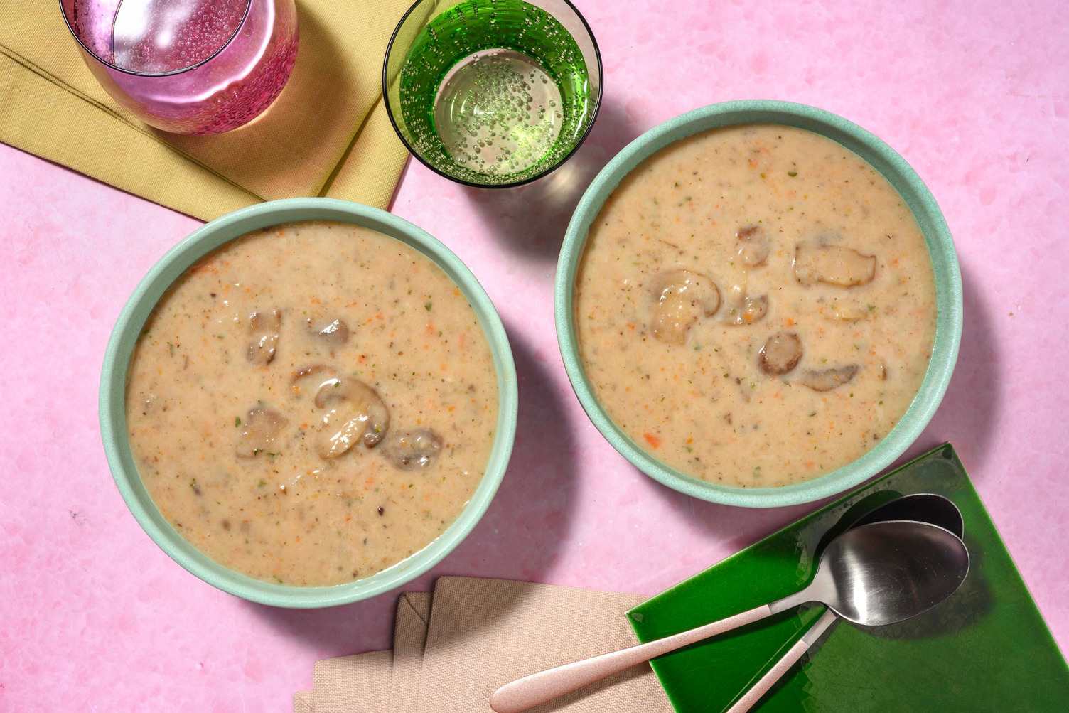 Pilzsuppe Rezept | HelloFresh