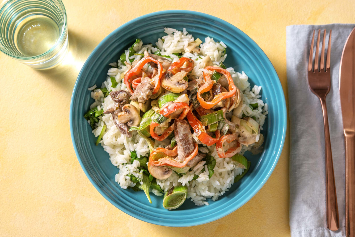 Rind-Stroganoff mit Lauch, Paprika und Pilzen Rezept | HelloFresh