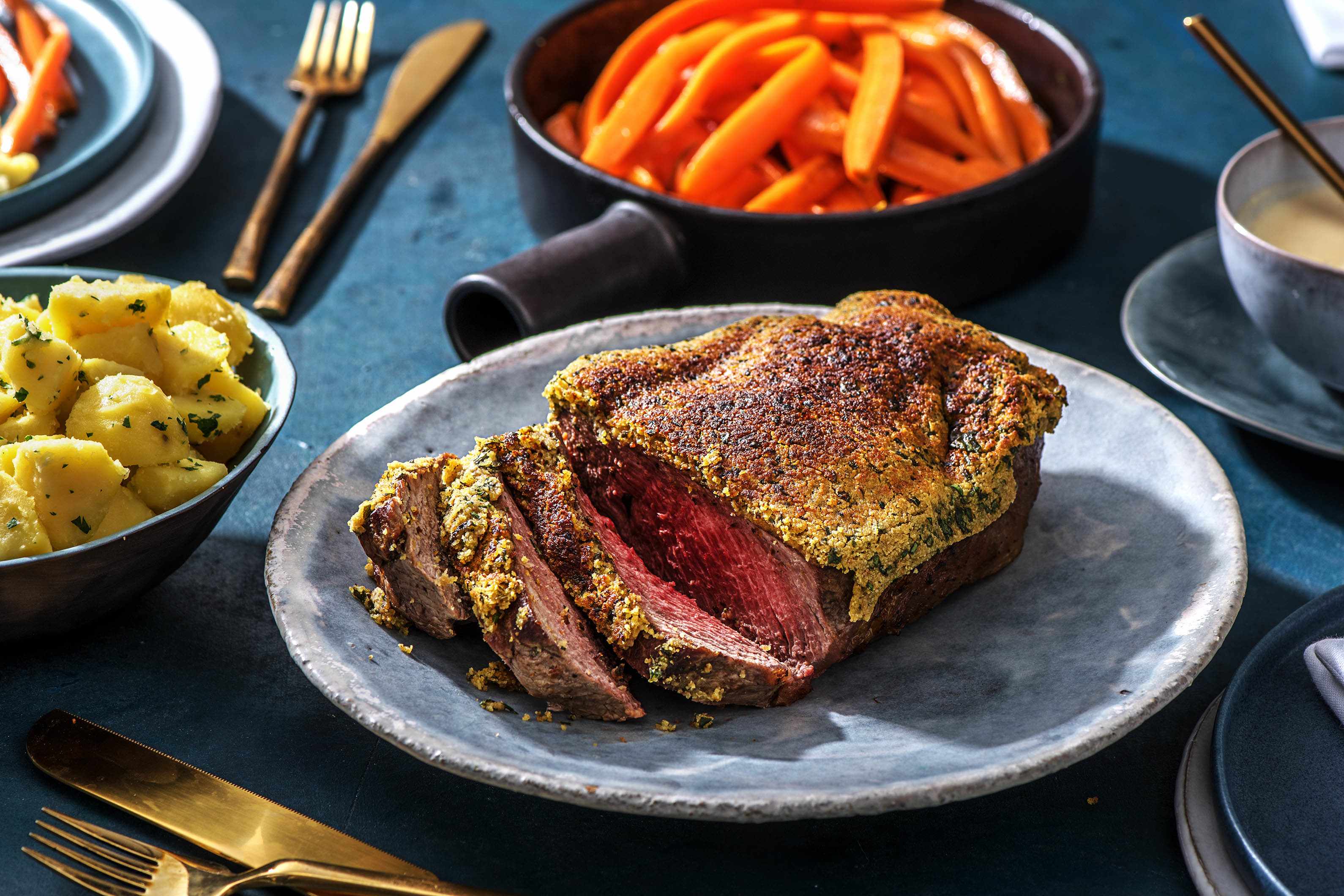 Rinderbraten mit Kräuter-Senf-Kruste Rezept | HelloFresh