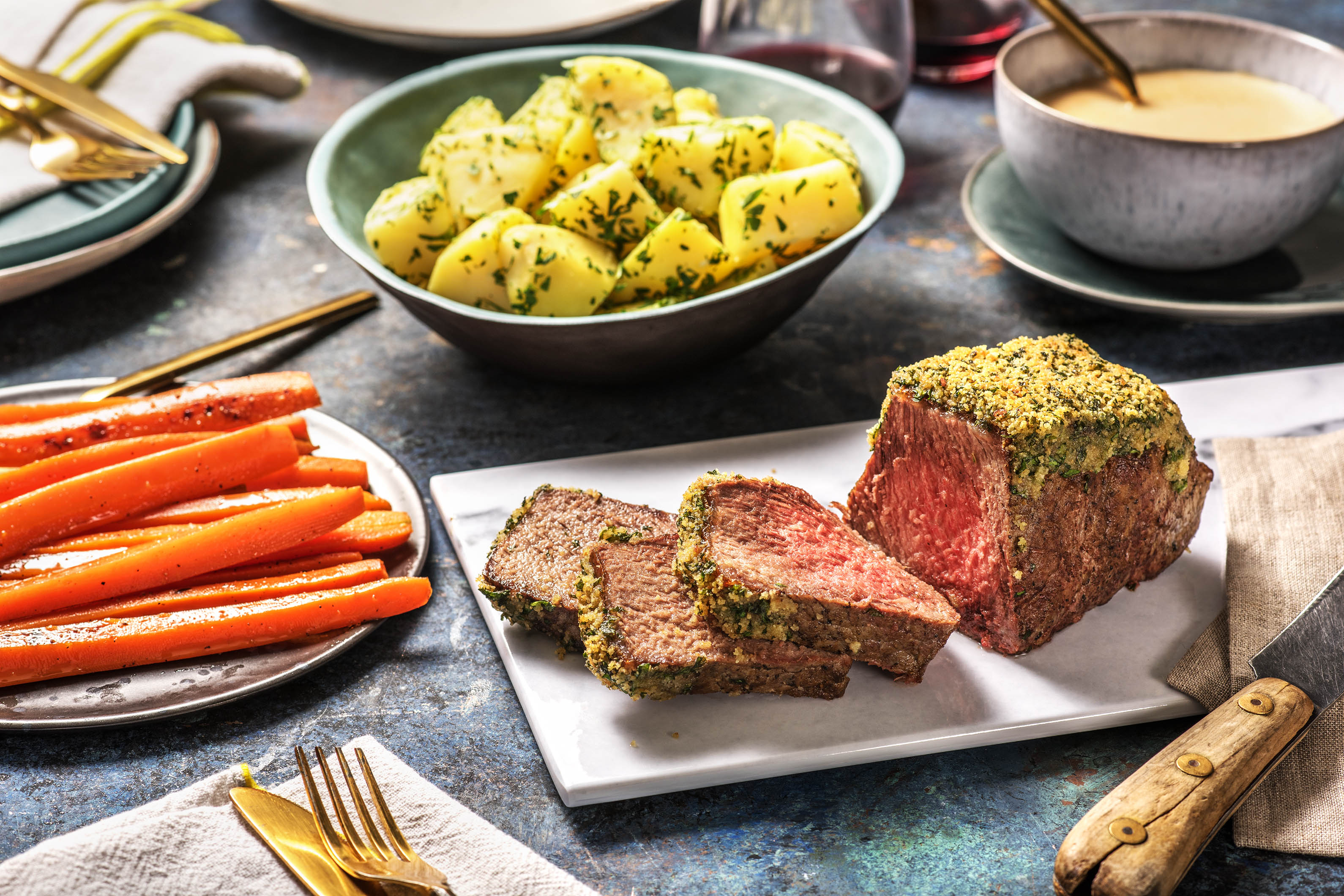 Rinderbraten mit Kräuter-Senf-Kruste Rezept | HelloFresh