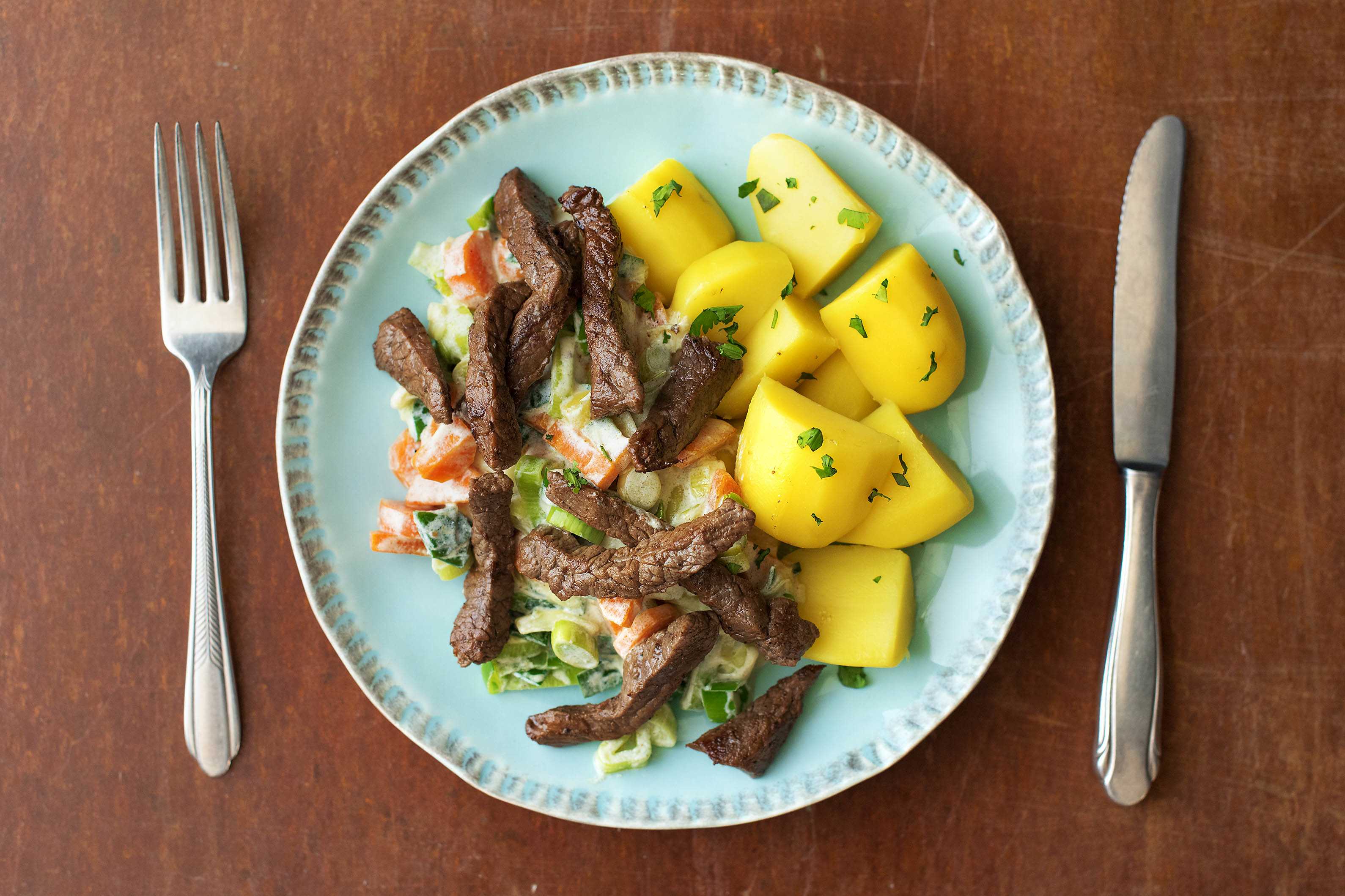 Rindsgeschnetzeltes und Salzkartoffeln Rezept | HelloFresh