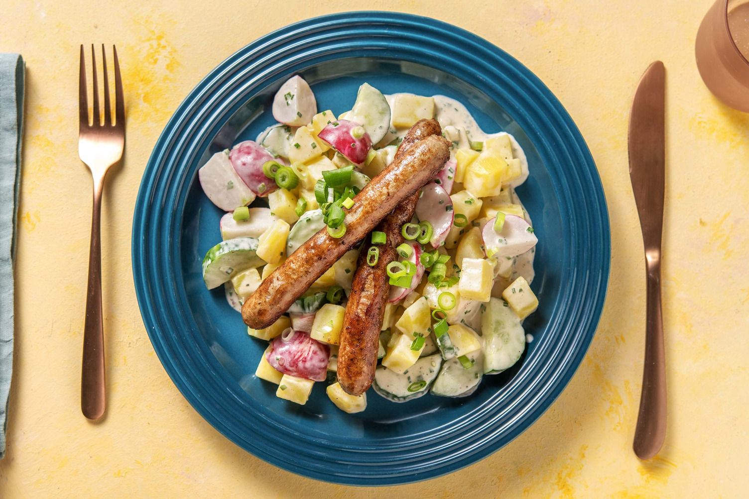 Rindsbratwurst mit fixem Kartoffelsalat Rezept | HelloFresh
