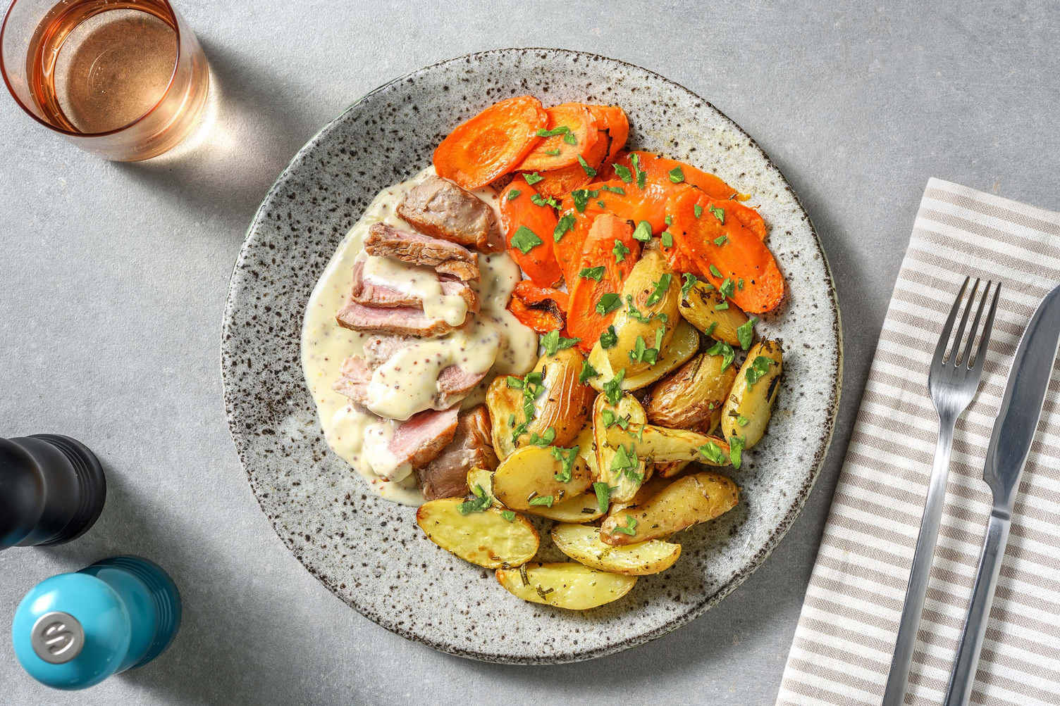 Saftiges Schweinefilet Mit Senfrahm Rezept | HelloFresh