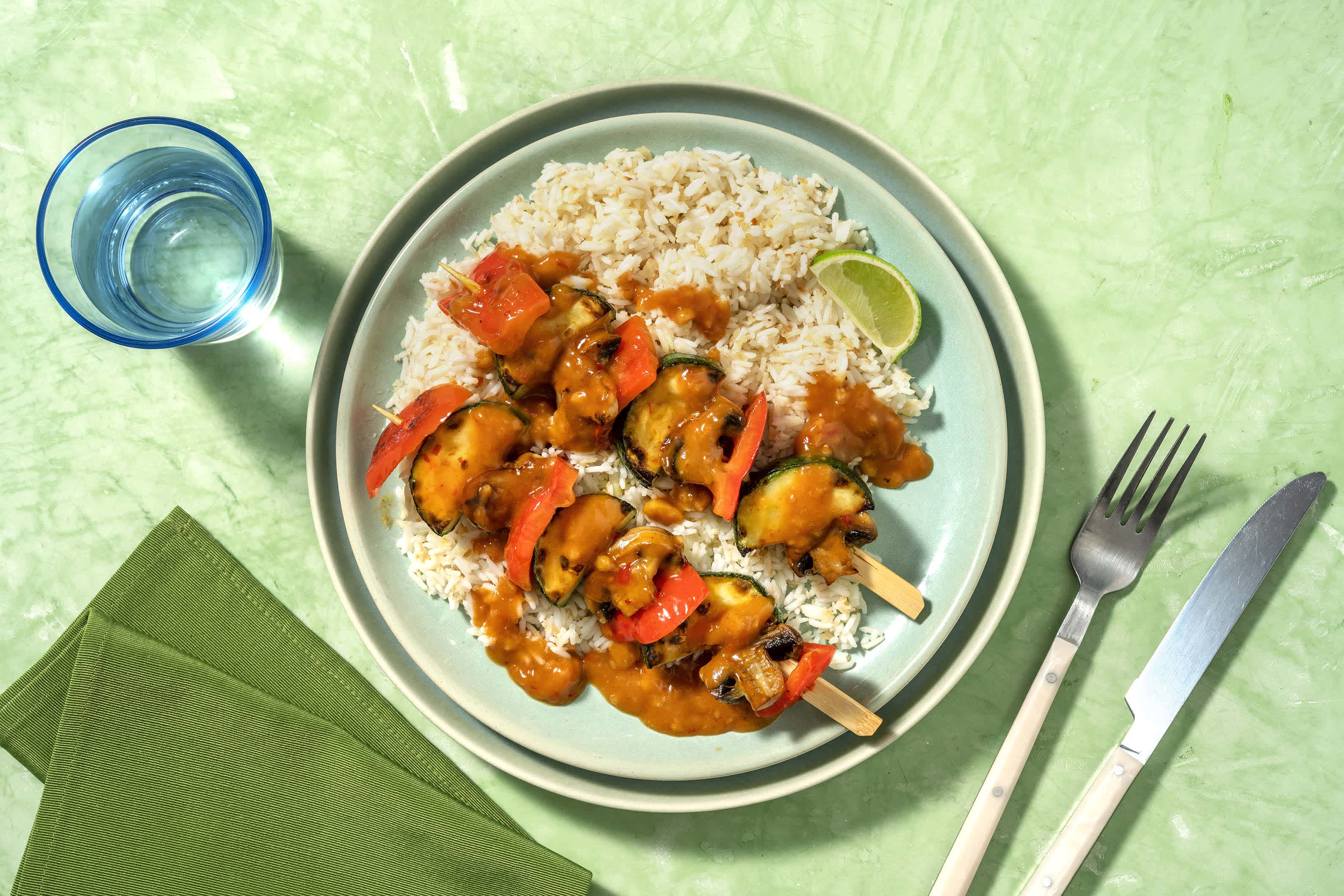 Gemüsespieße mit Satay-Soße Rezept | HelloFresh