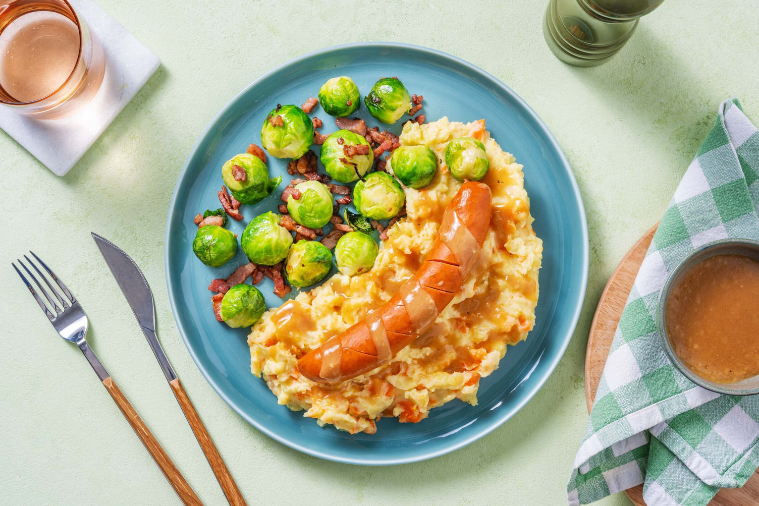 Saucisse fumée et purée de pomme de terre-carotte Recette | HelloFresh