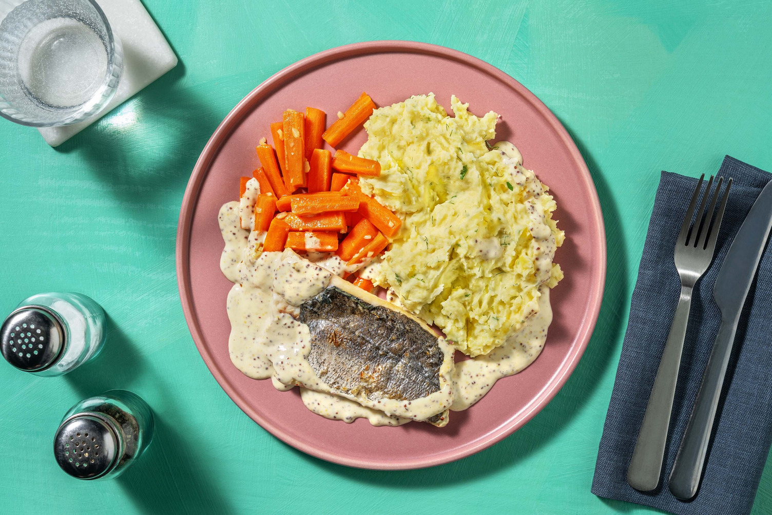 Seehecht mit Kartoffelpüree und Senfrahm Rezept | HelloFresh