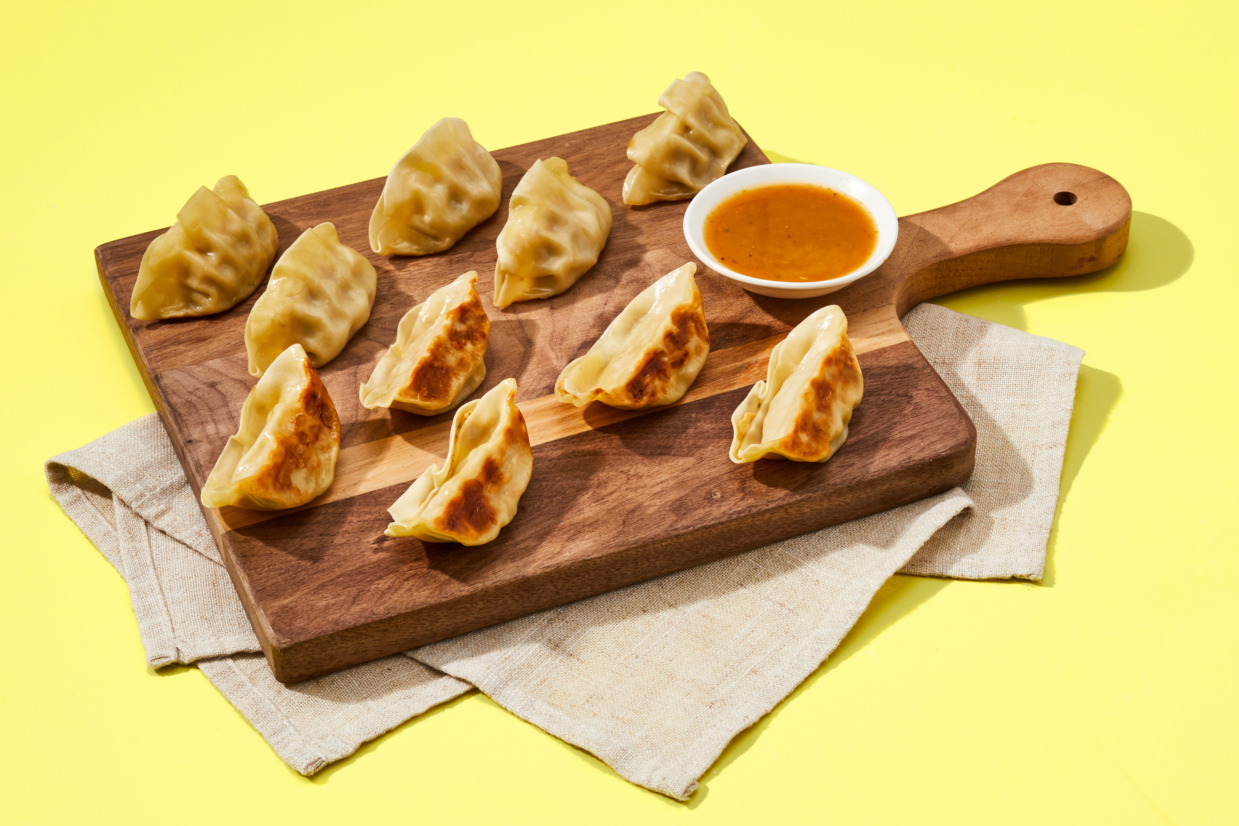 https://img.hellofresh.com/hellofresh_s3/image/sesame-ginger-chicken-gyoza-bfa61c77.jpg