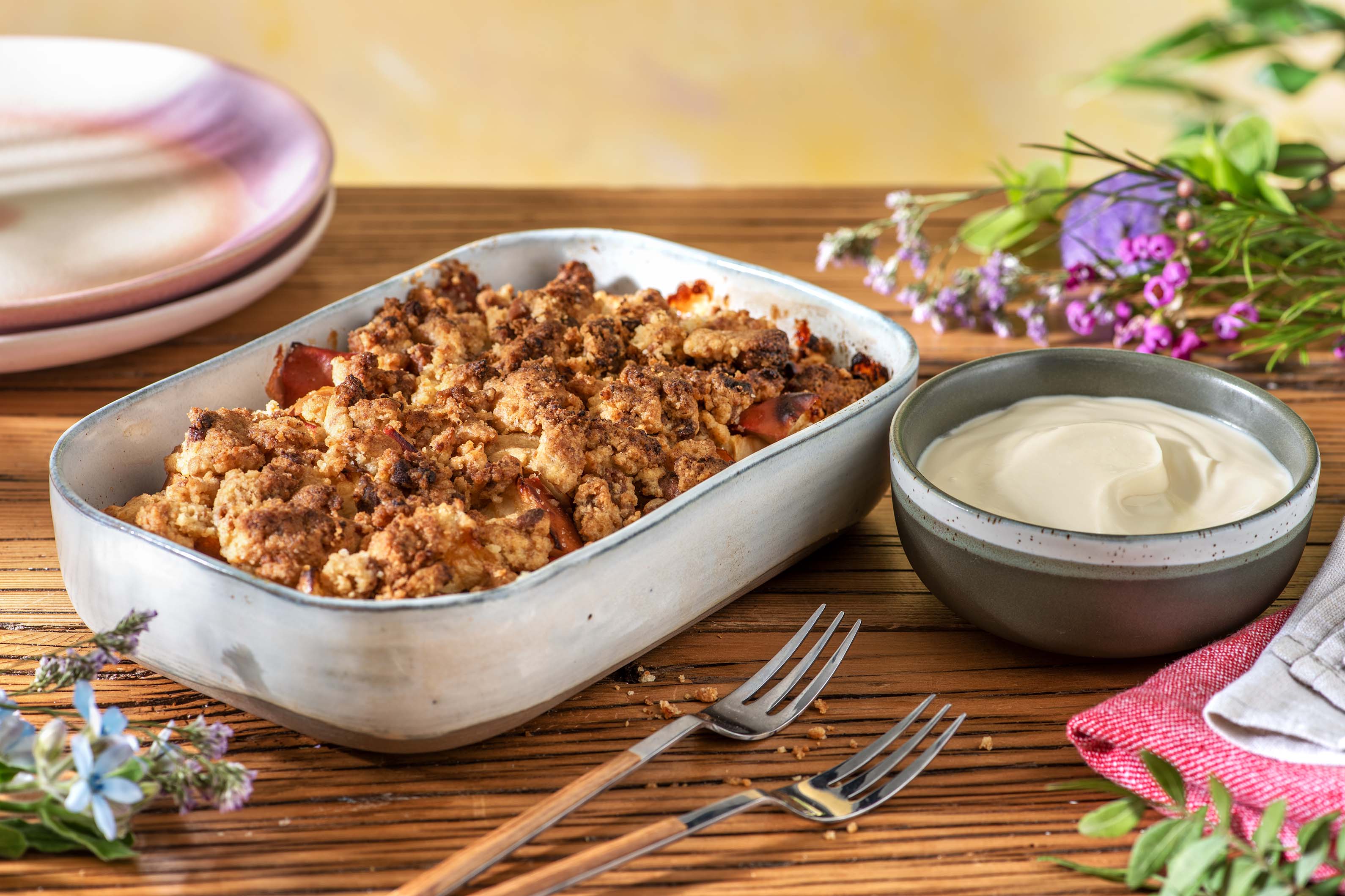 Sommercrumble mit Apfel und Cranberrys Rezept | HelloFresh Sommercrumble mit Apfel und Cranberrys Rezept | HelloFresh