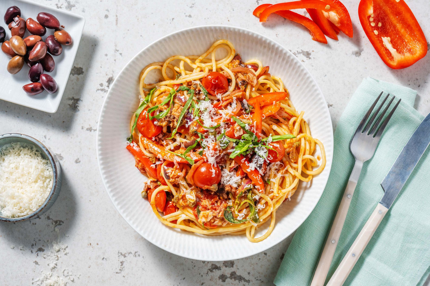 Spaghetti en sauce tomate au thon Recette HelloFresh