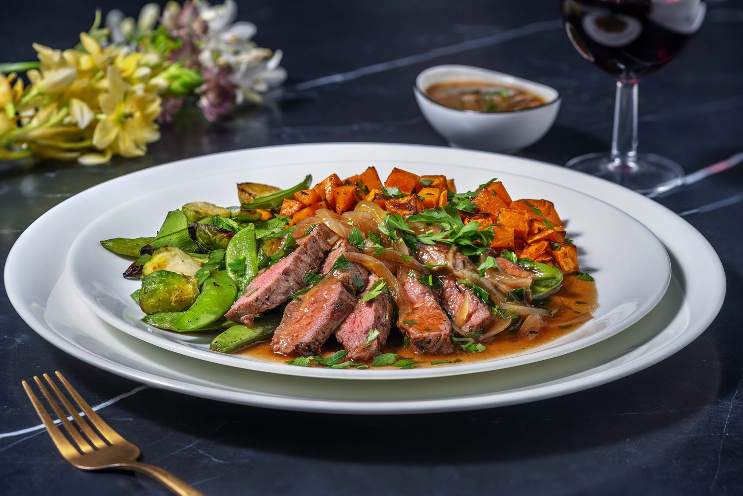 pan-seared-steak-and-thyme-onion-gravy-recipe-hellofresh