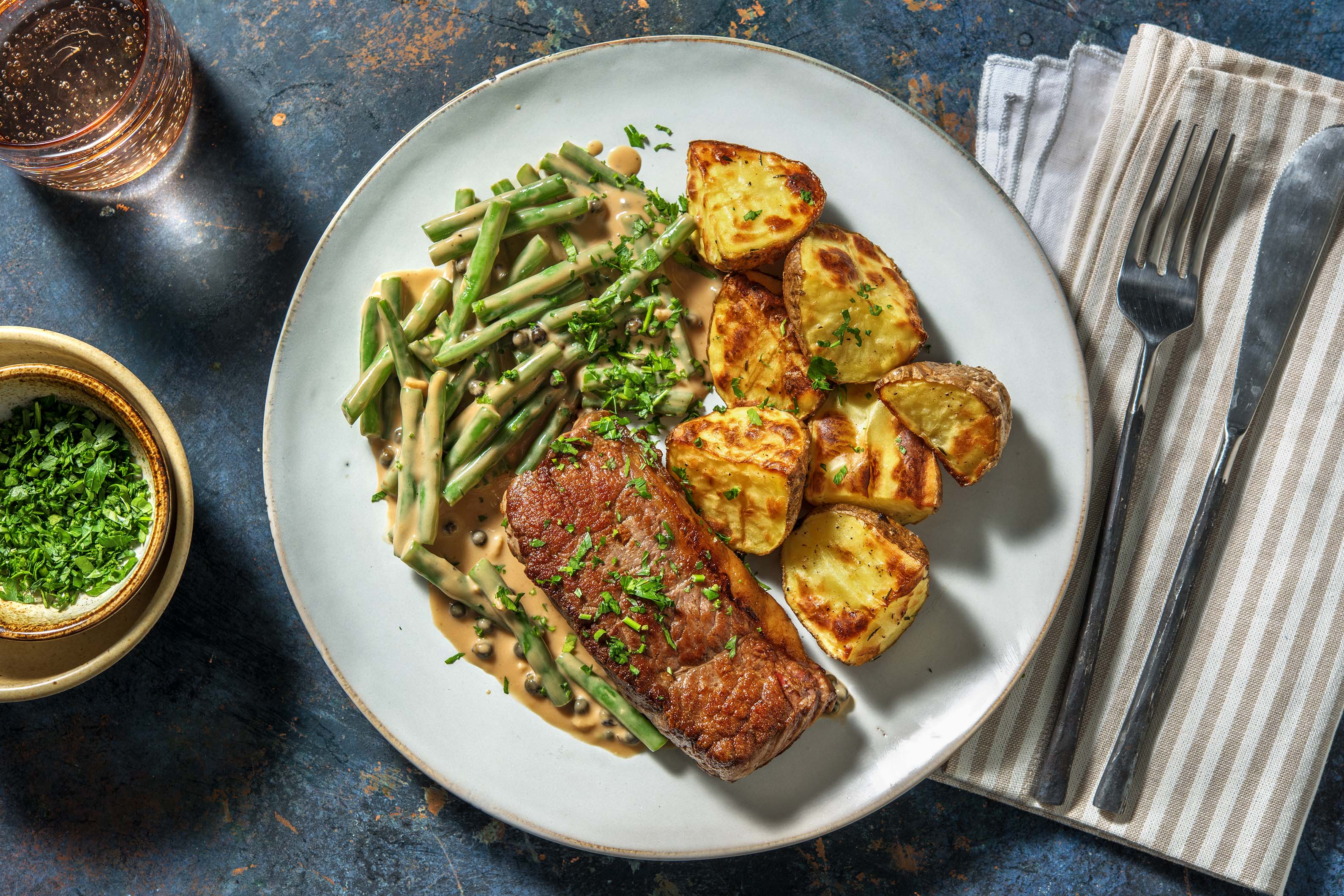 Striploin-Steak mit Pfeffersoße Rezept | HelloFresh