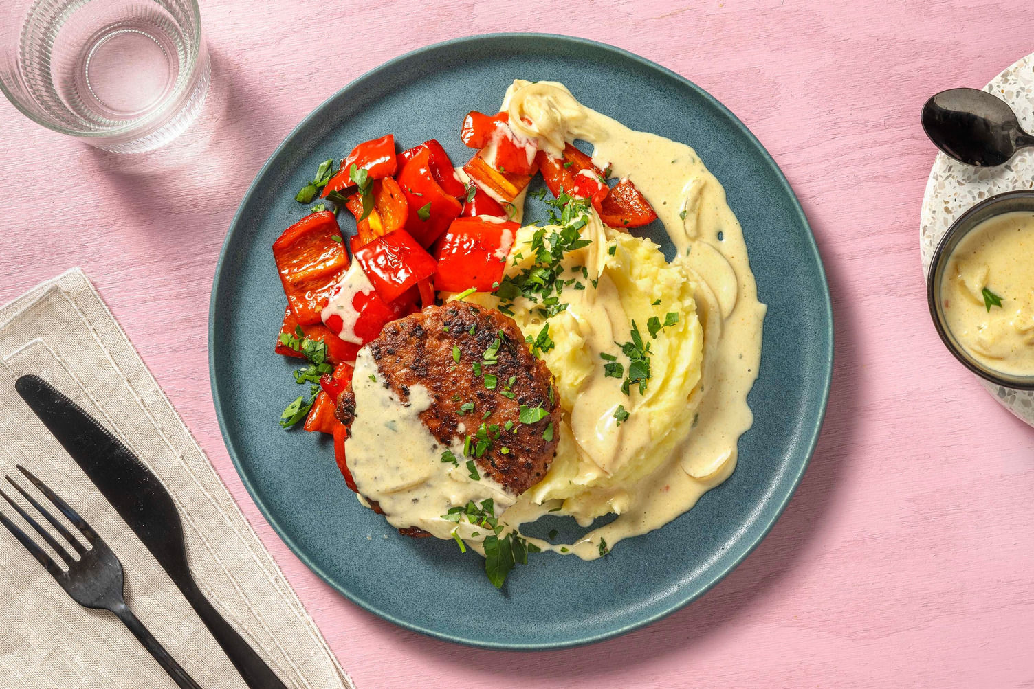 Vegane Boulette mit cremiger Zwiebelsoße Rezept | HelloFresh Vegane Boulette mit cremiger Zwiebelsoße Rezept | HelloFresh