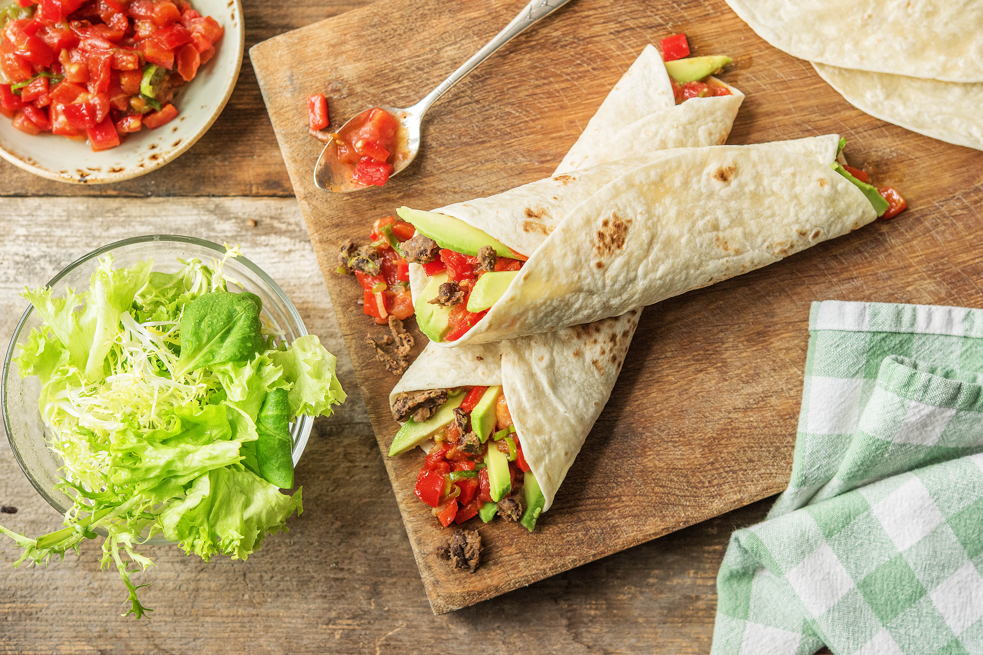 VeggieWraps mit BBQBohnenpaste Rezept HelloFresh