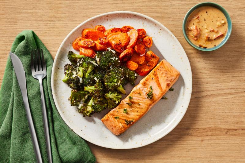 Tuscan Spiced Salmon & Cheesy Broccoli