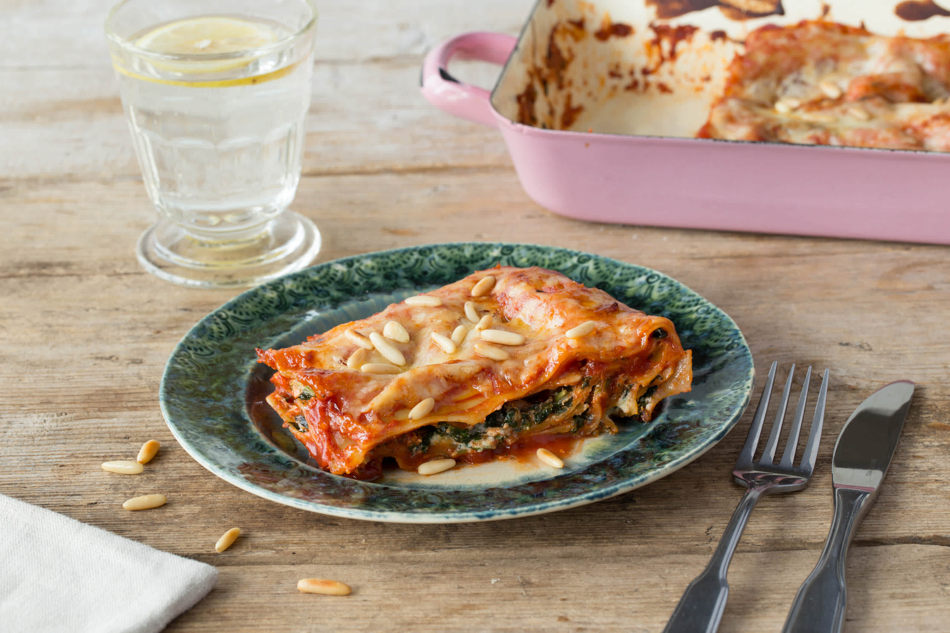 Italienische Spinat-Lasagne mit Ricotta-Tomatensoße Rezept | HelloFresh
