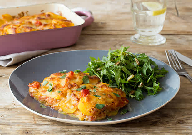 Cremiger Pesto Rosso-Kartoffelauflauf Rezept | HelloFresh