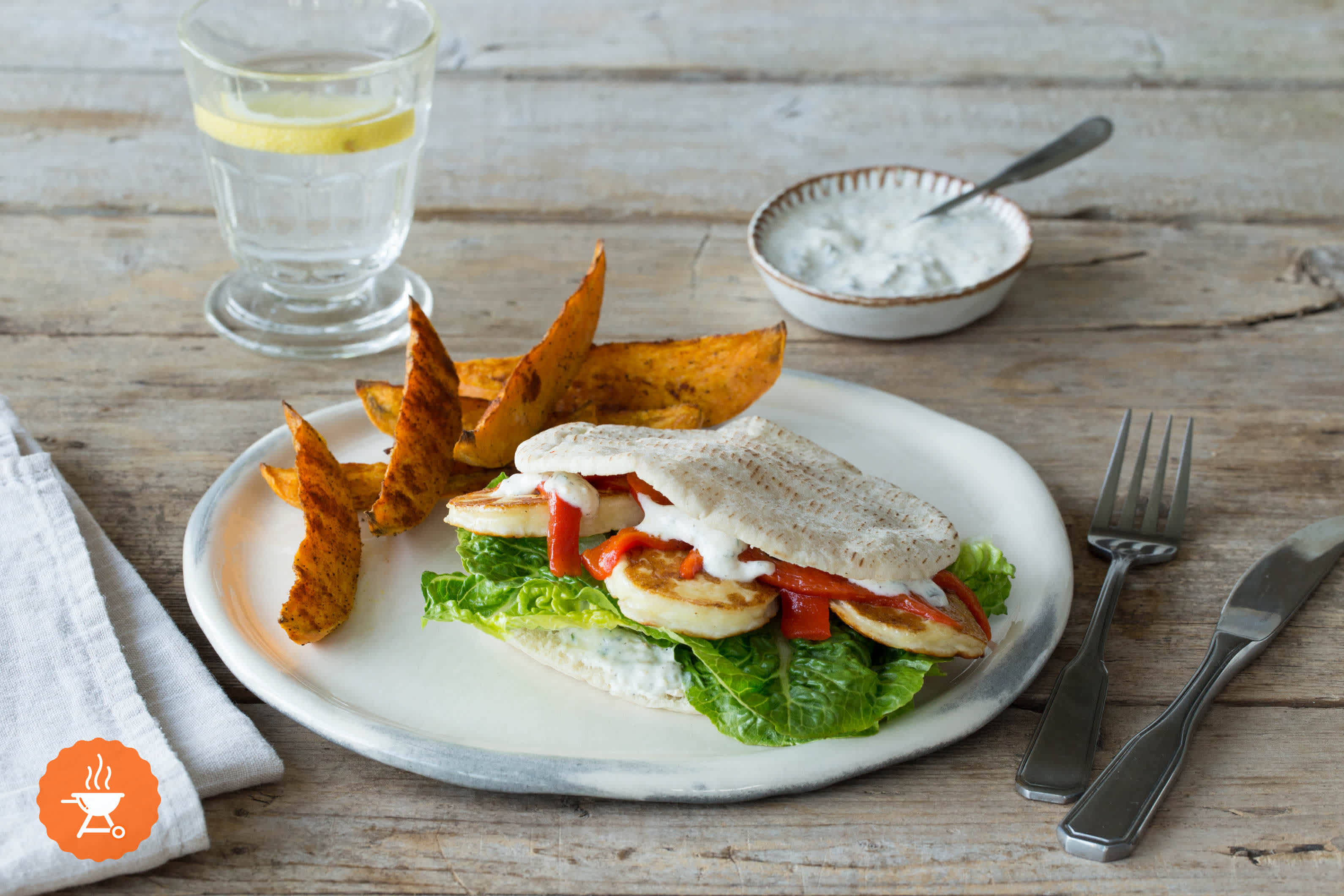 Köstlich gefüllte Pita-Taschen mit Sesam-Minz-Joghurt Rezept | HelloFresh