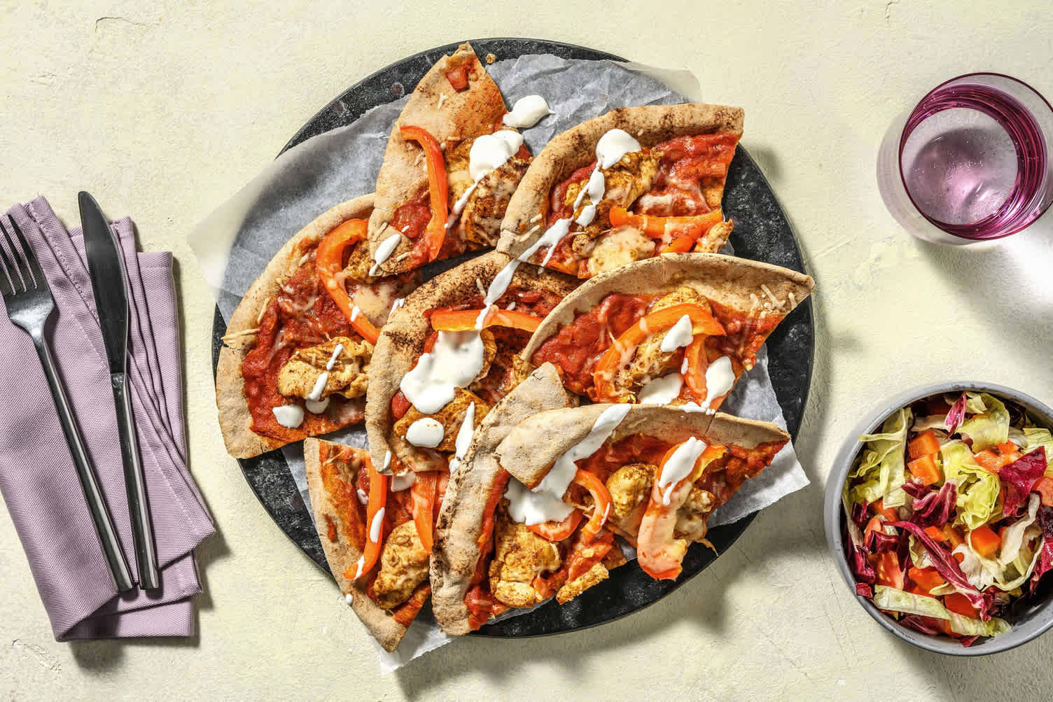 Platbroodpizza met kipshoarma Recept HelloFresh