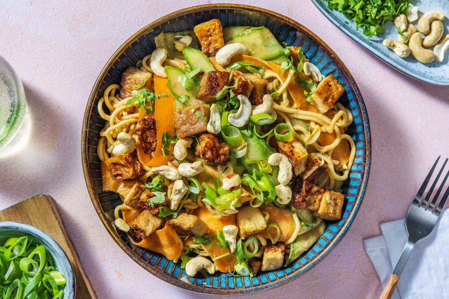 Salade de nouilles, tofu & noix de cajou Recette HelloFresh