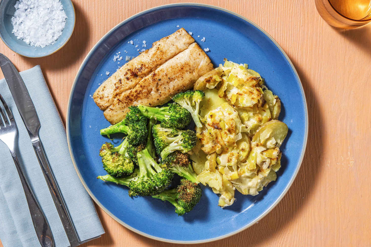 Stekt kummel med potatisgratäng dauphinoise och vitlöksrostad broccoli