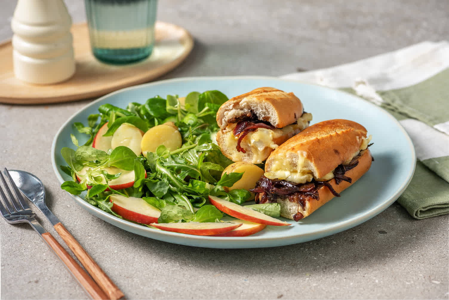 Broodje brie met gekaramelliseerde ui