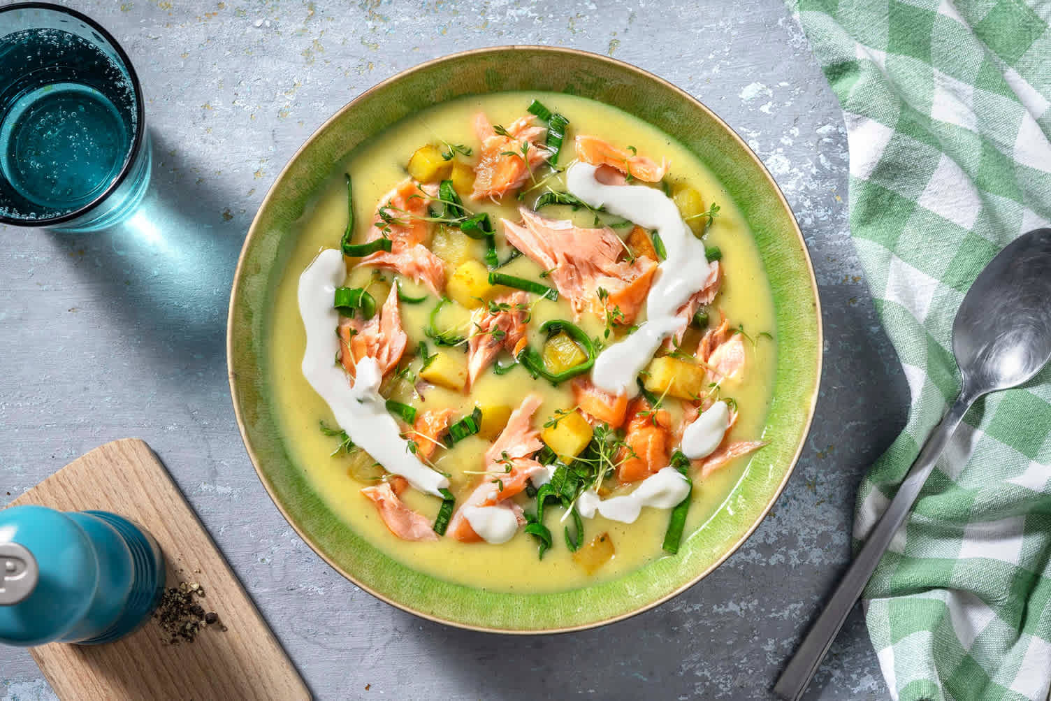 Kartoffel-Lauch-Suppe mit Pulled Lachs Rezept | HelloFresh