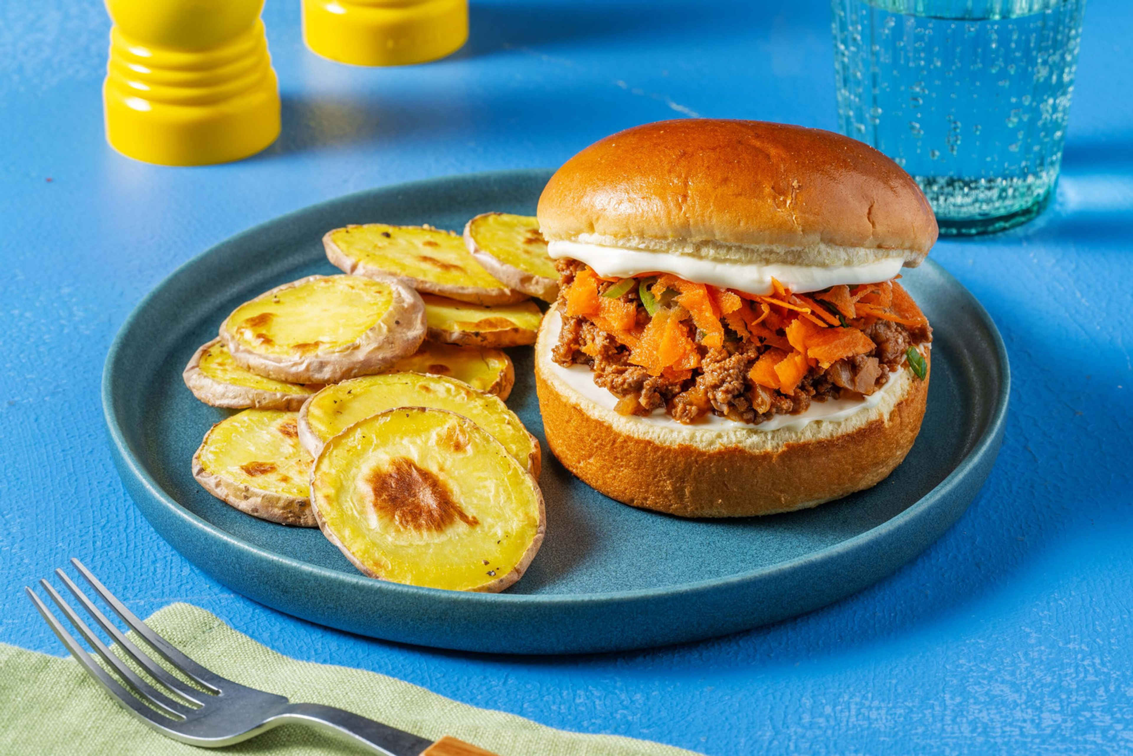 Sloppy Joe! Burger mit Rinderhackfleischsoße Rezept HelloFresh